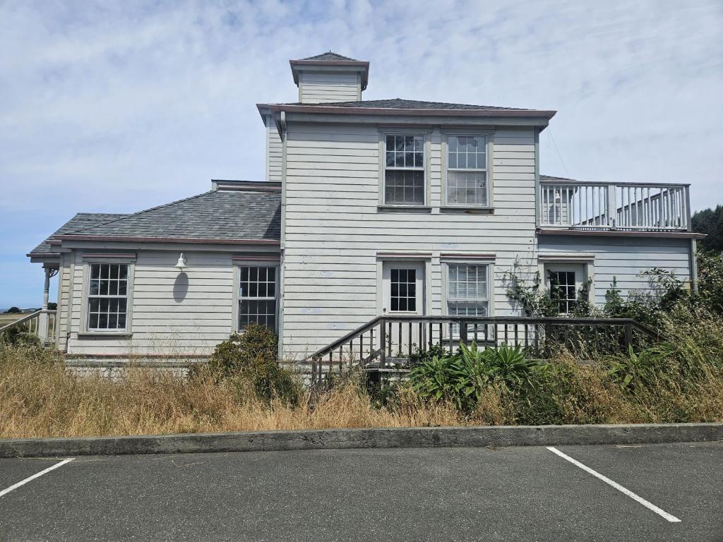 1580 Upper Pacific Drive