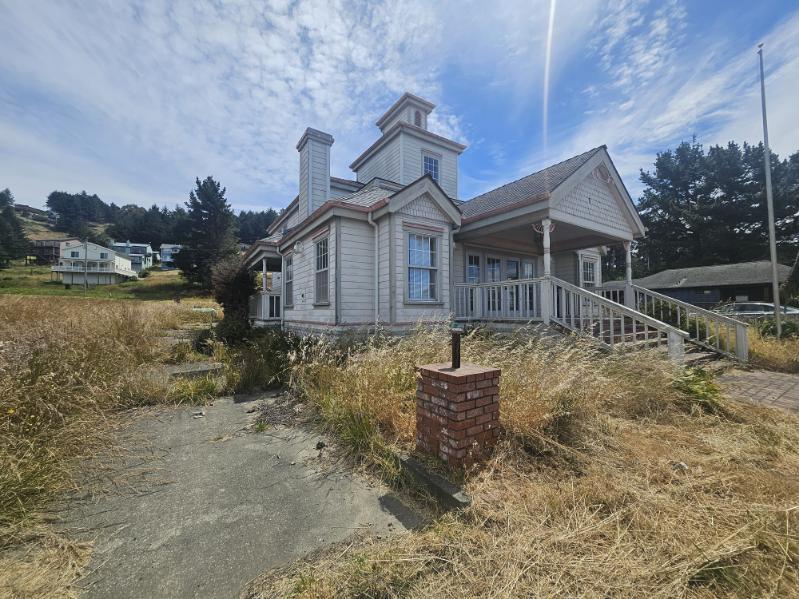 1580 Upper Pacific Drive