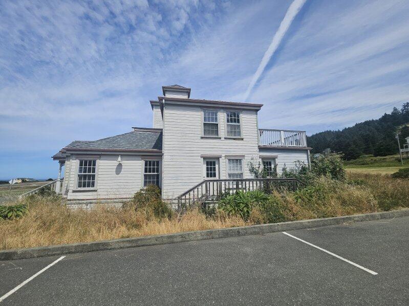 1580 Upper Pacific Drive