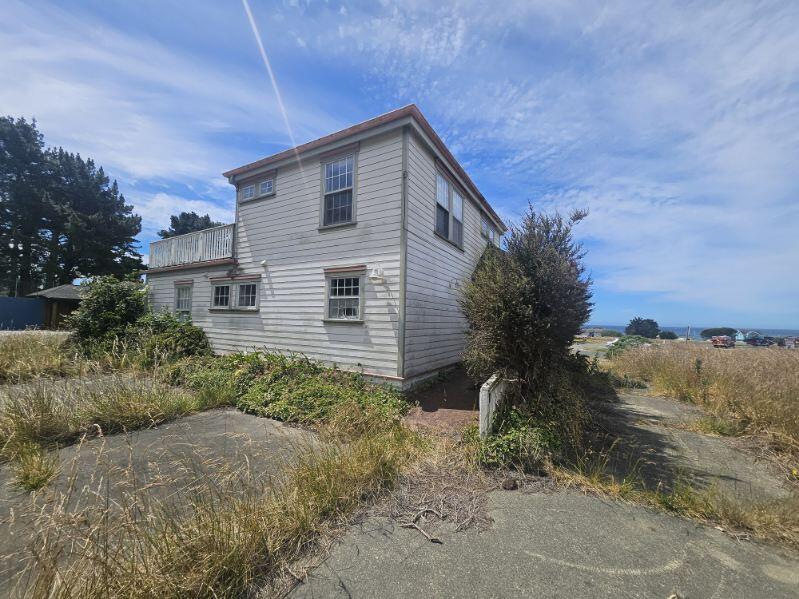 1580 Upper Pacific Drive