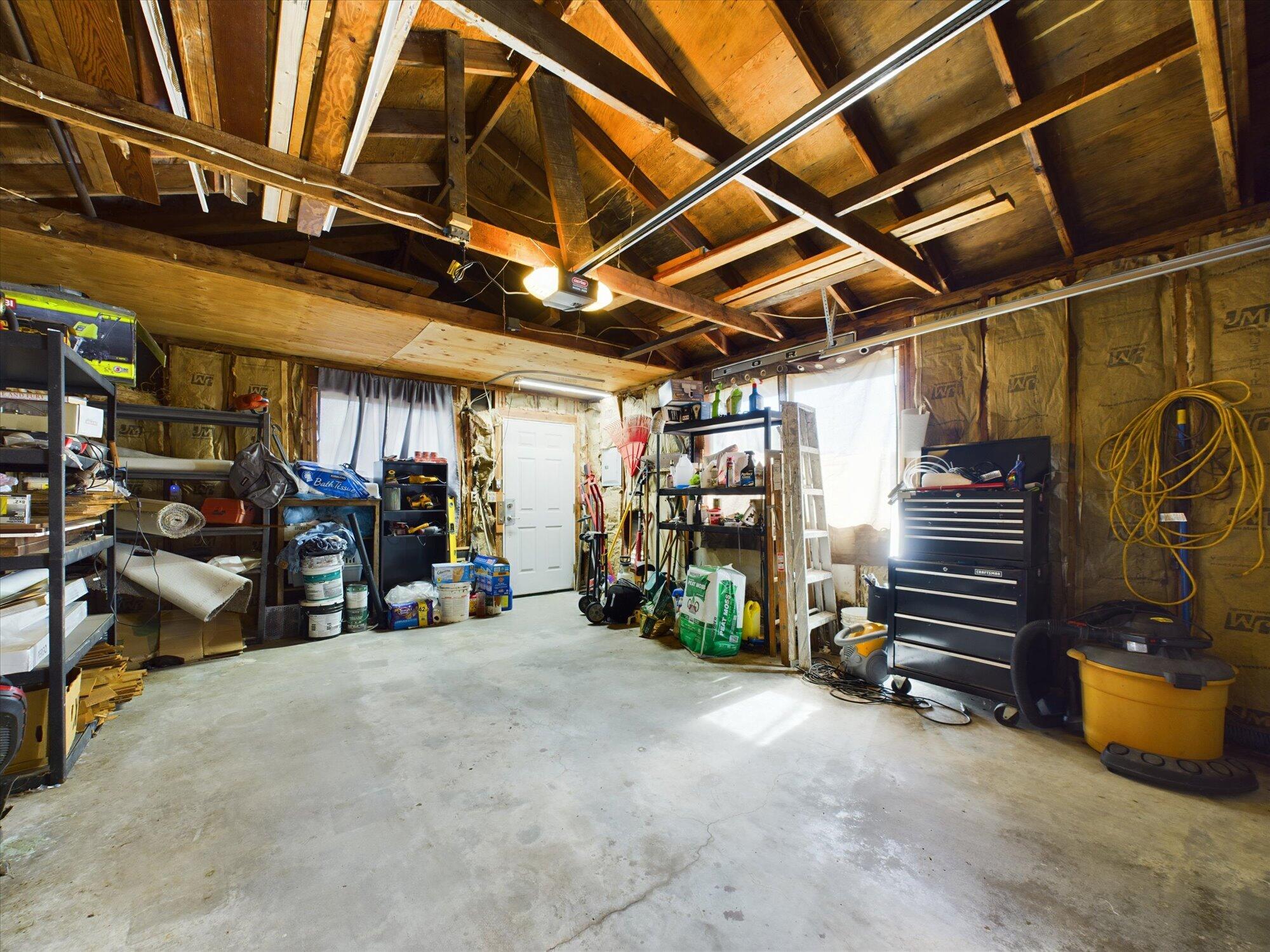 214 W Hawthorne Street