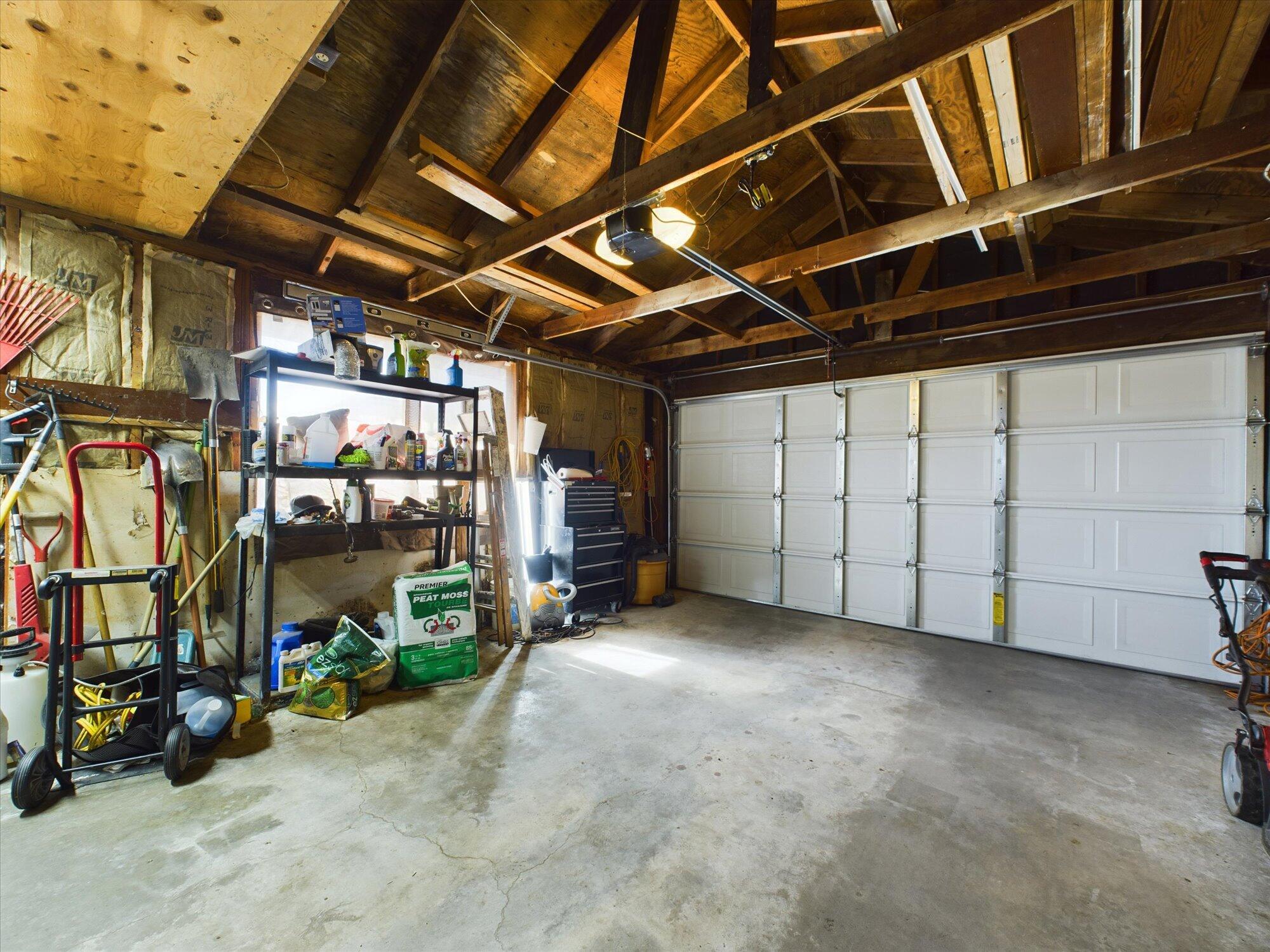 214 W Hawthorne Street