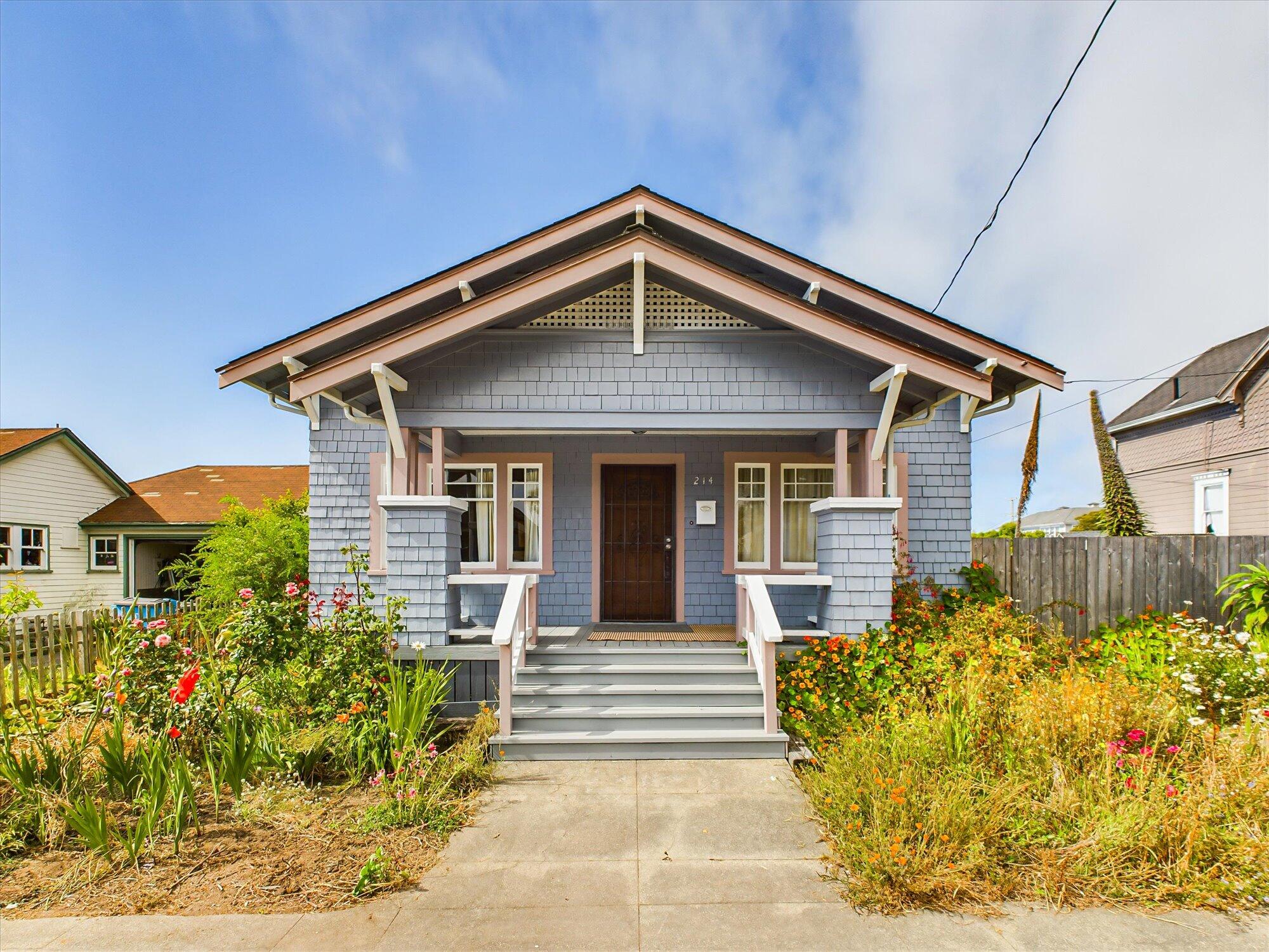 214 W Hawthorne Street