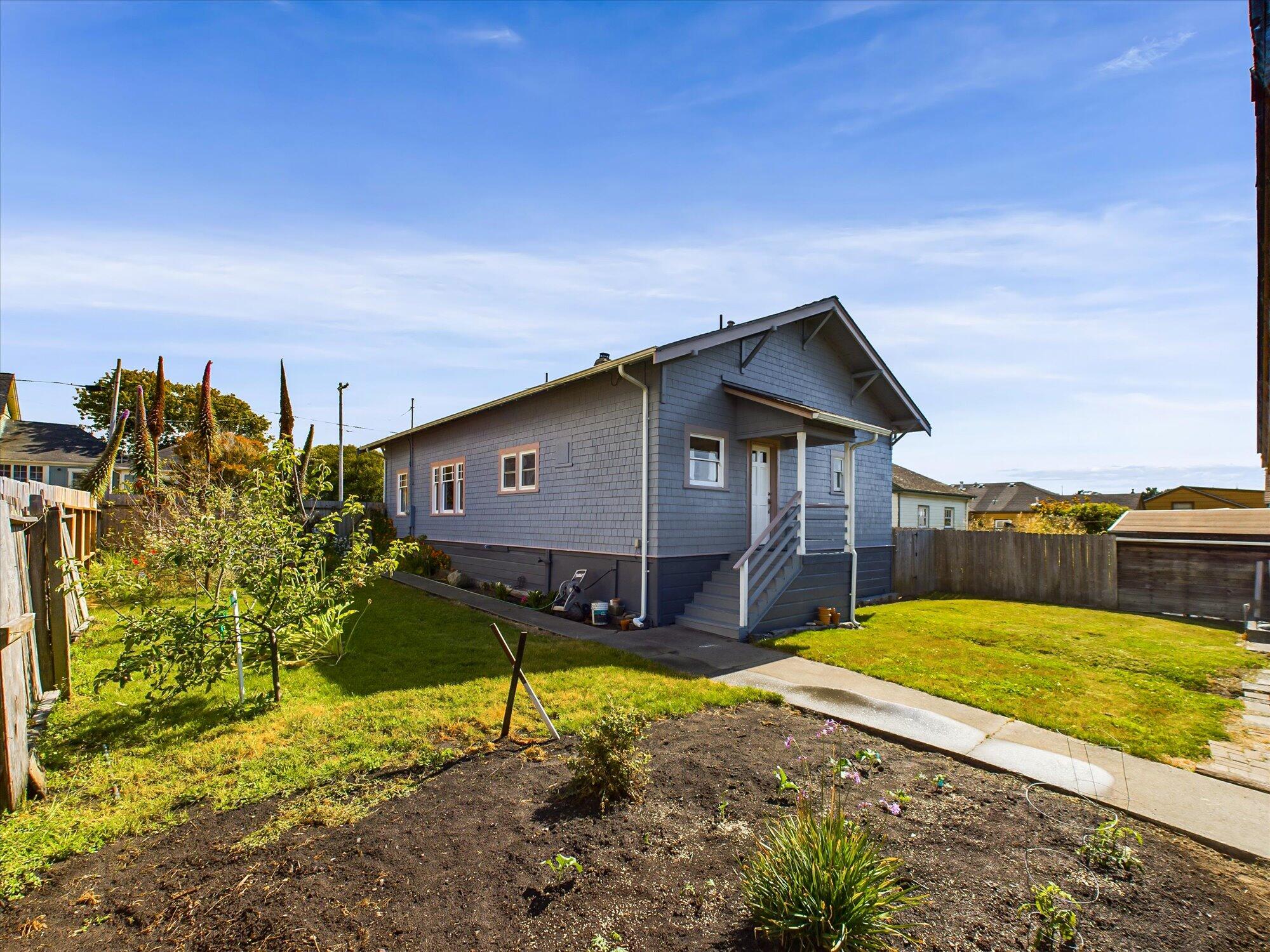 214 W Hawthorne Street