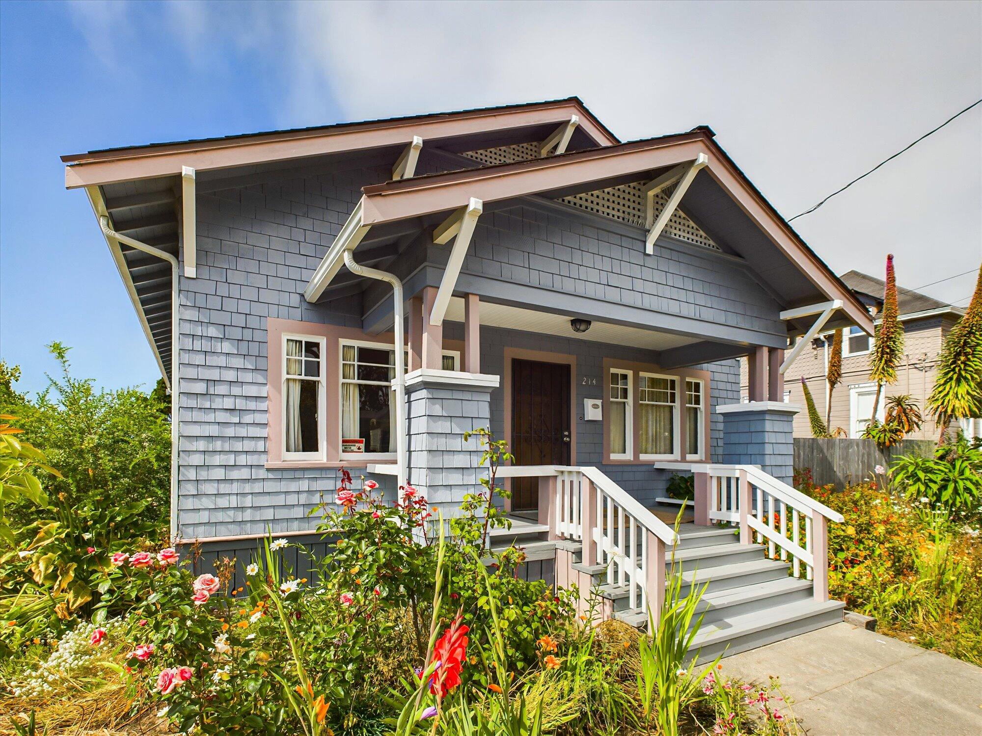 214 W Hawthorne Street