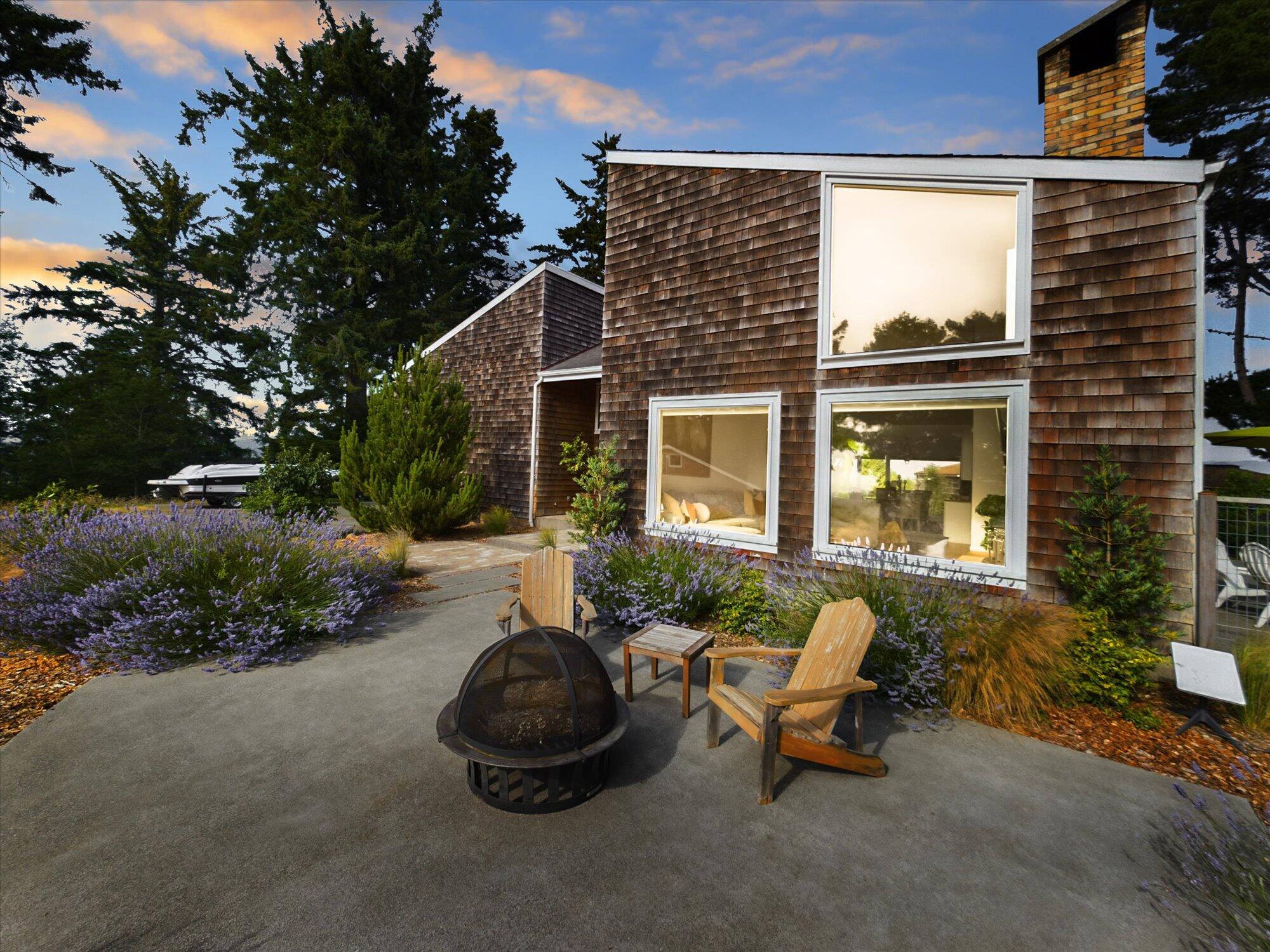 1010 Hilltop Lane, McKinleyville