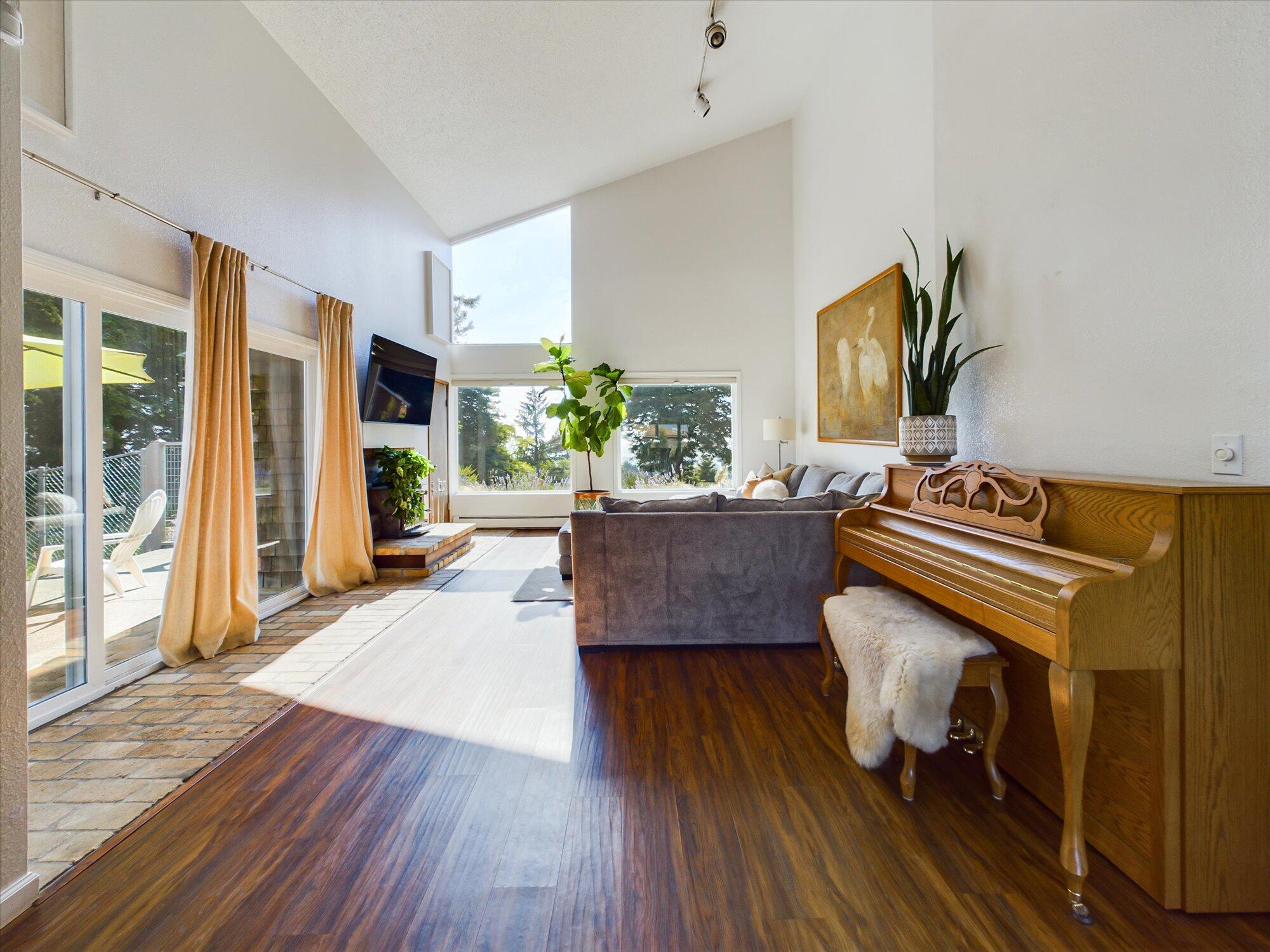 1010 Hilltop Lane, McKinleyville