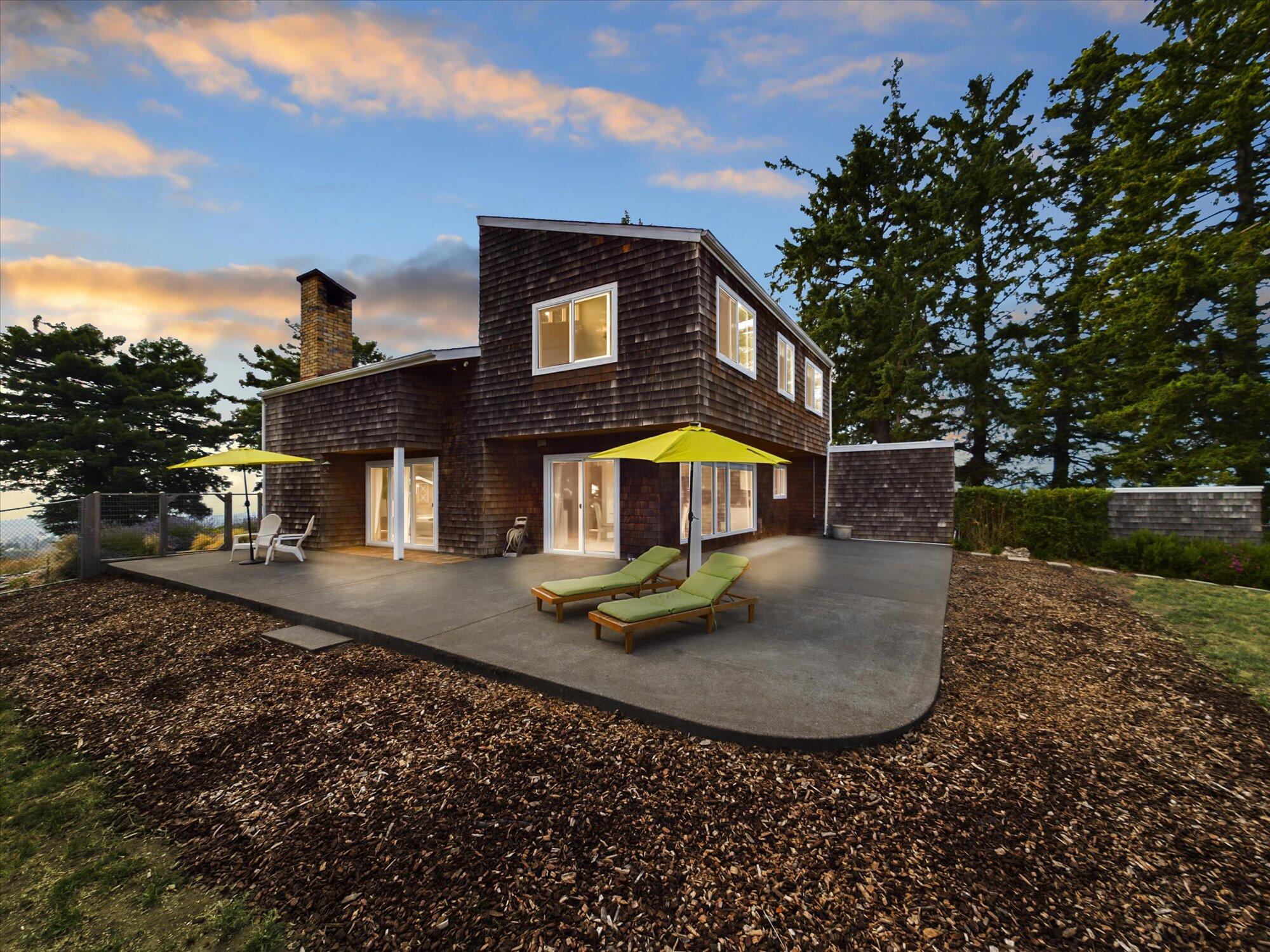 1010 Hilltop Lane, McKinleyville