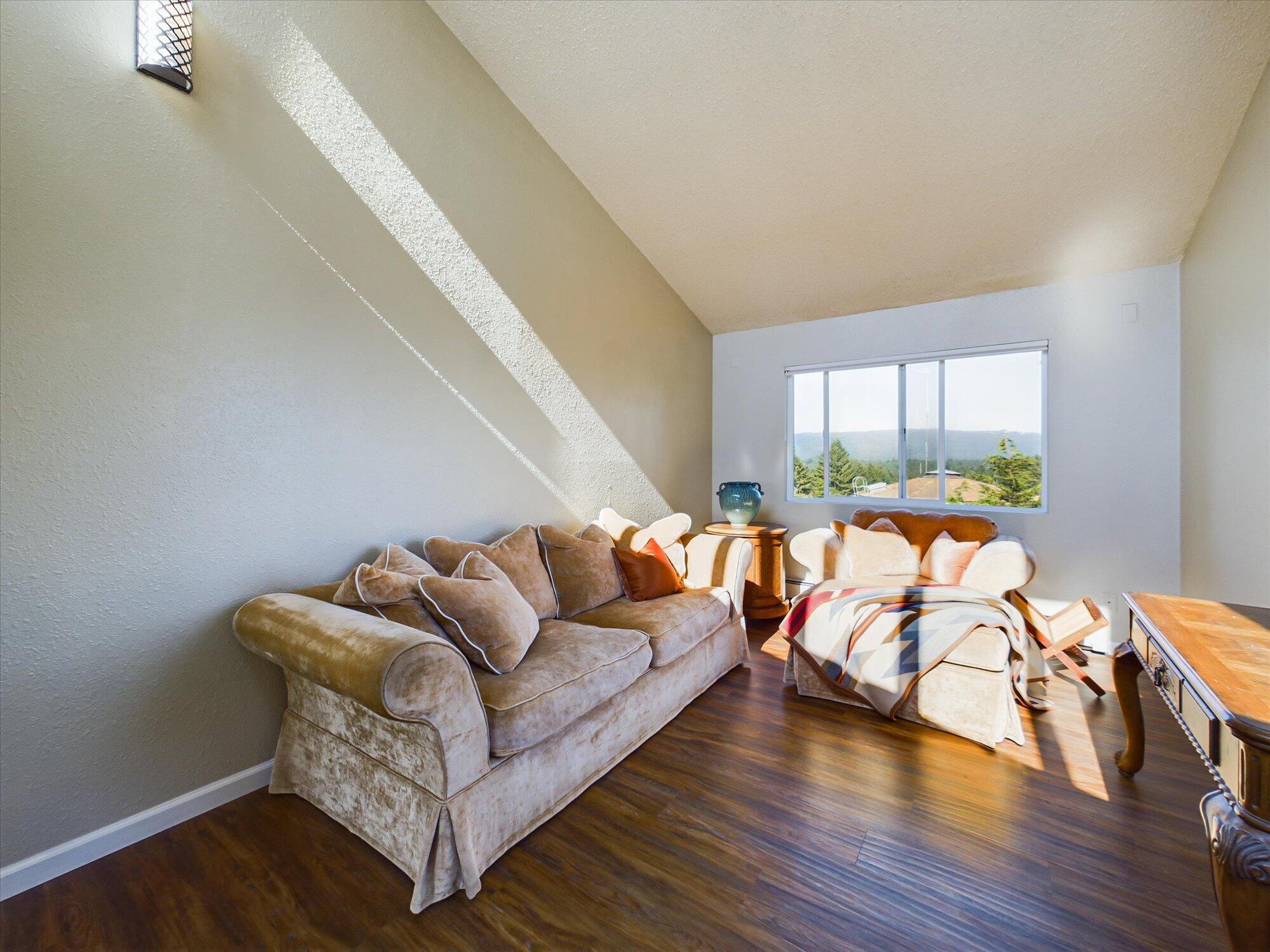 1010 Hilltop Lane, McKinleyville