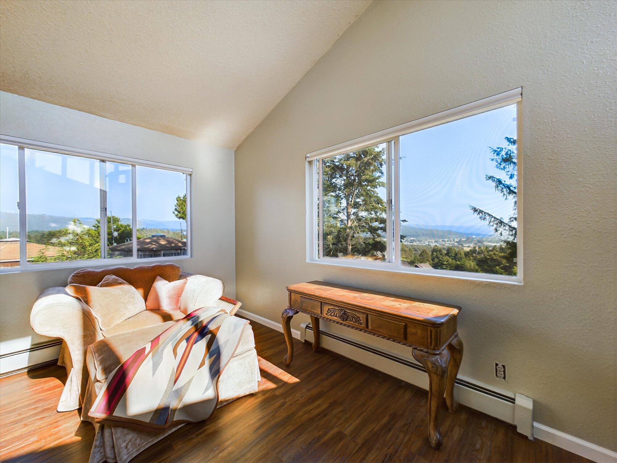 1010 Hilltop Lane, McKinleyville