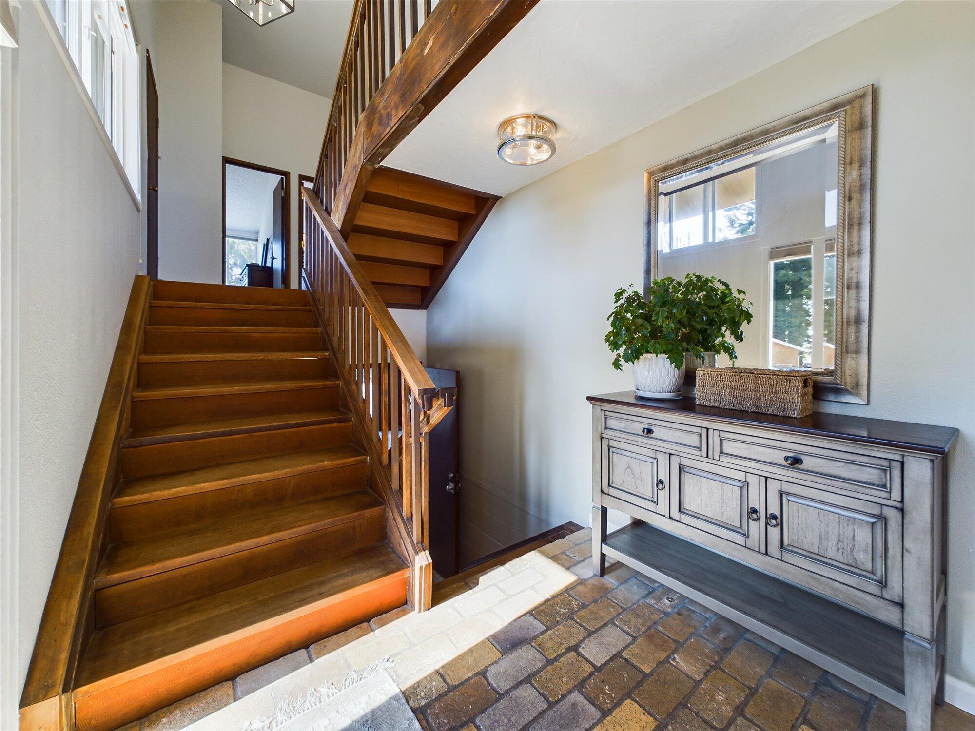 1010 Hilltop Lane, McKinleyville