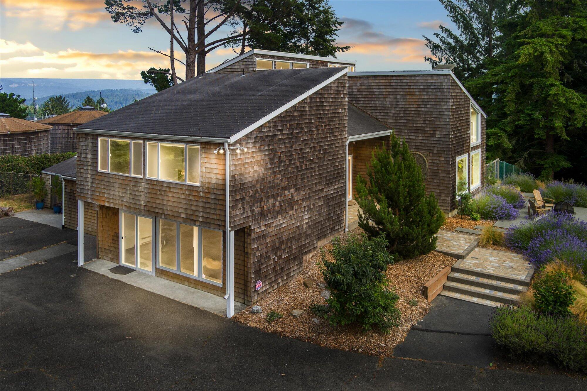1010 Hilltop Lane, McKinleyville