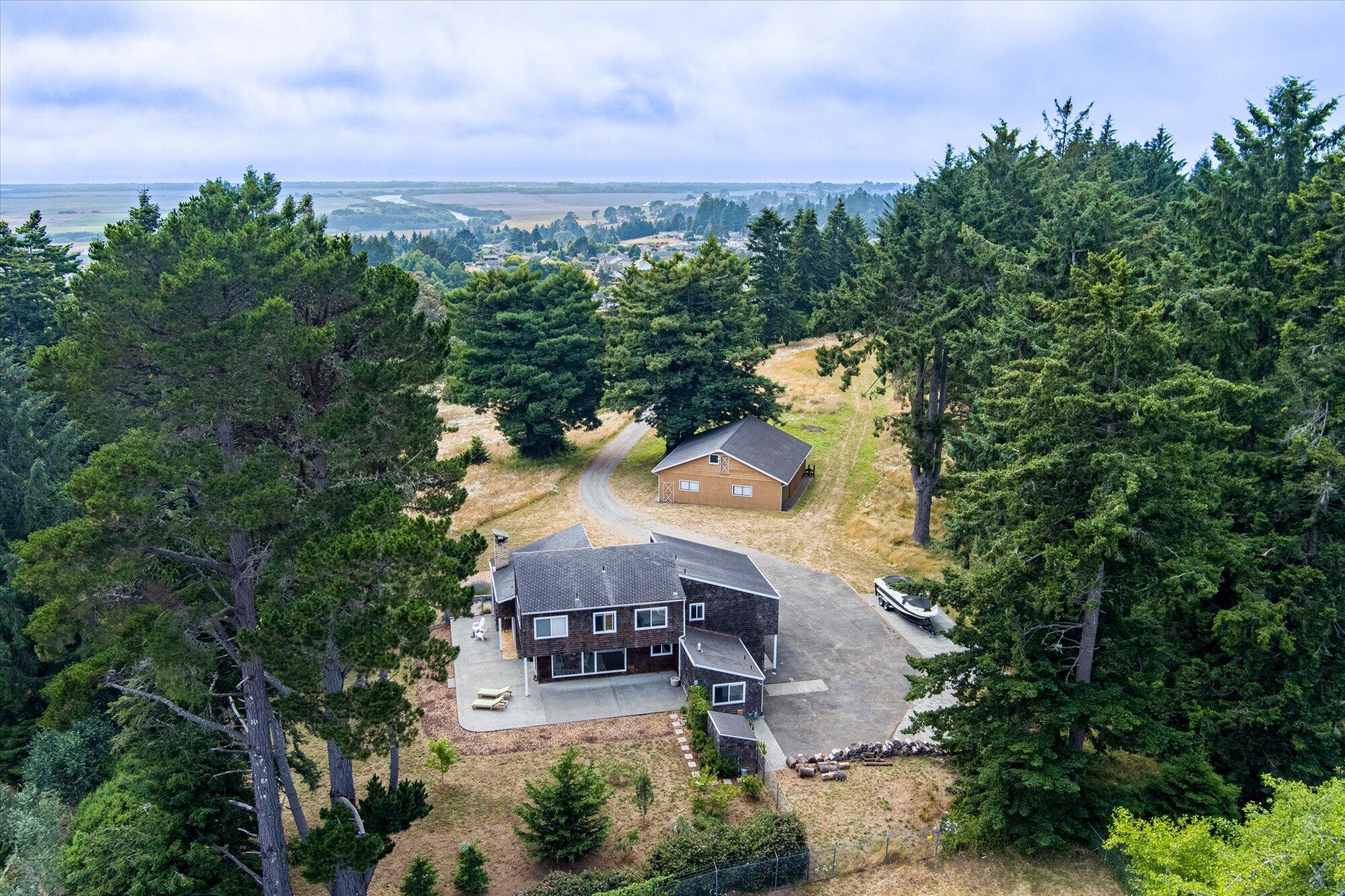 1010 Hilltop Lane, McKinleyville