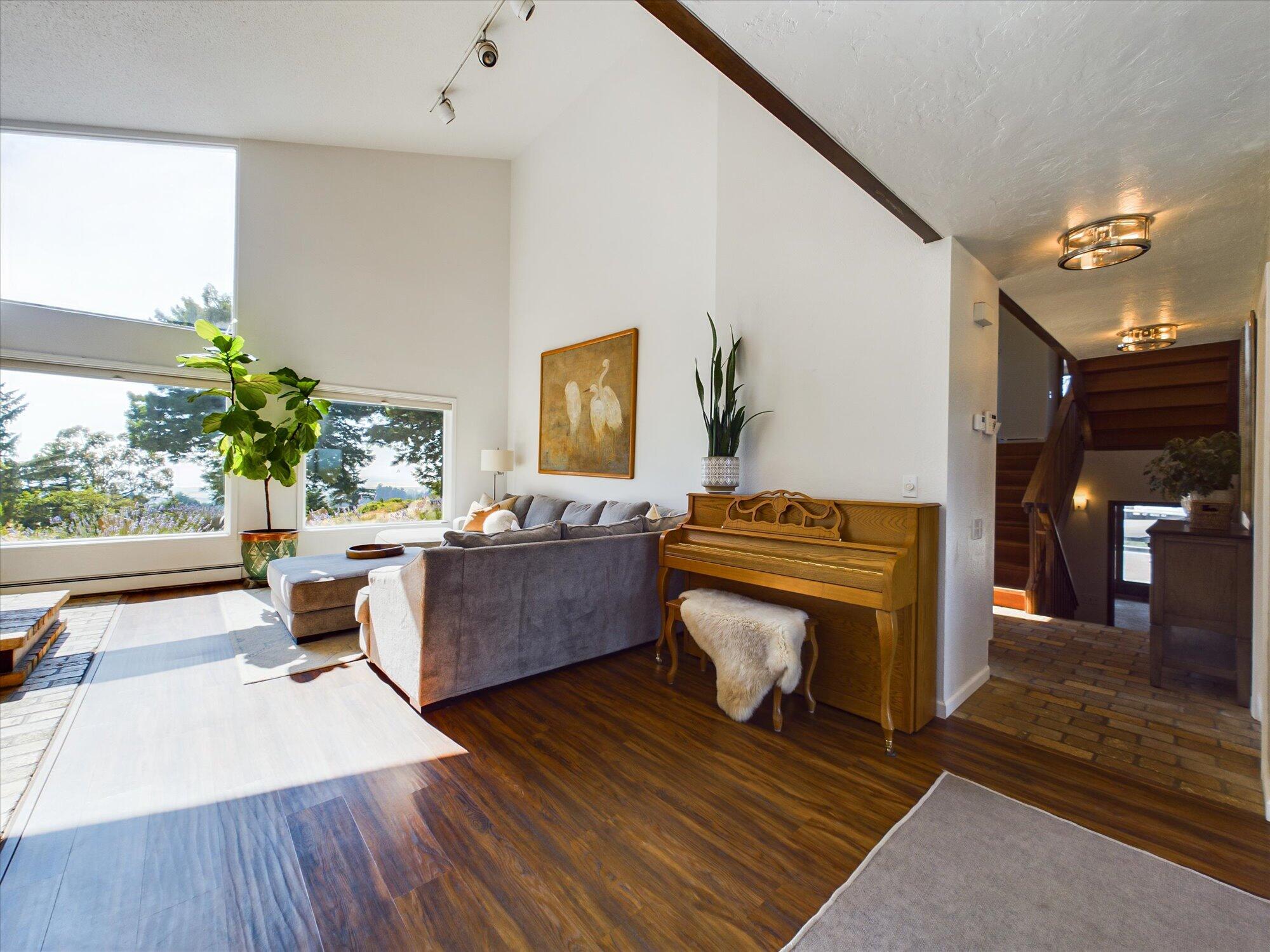 1010 Hilltop Lane, McKinleyville