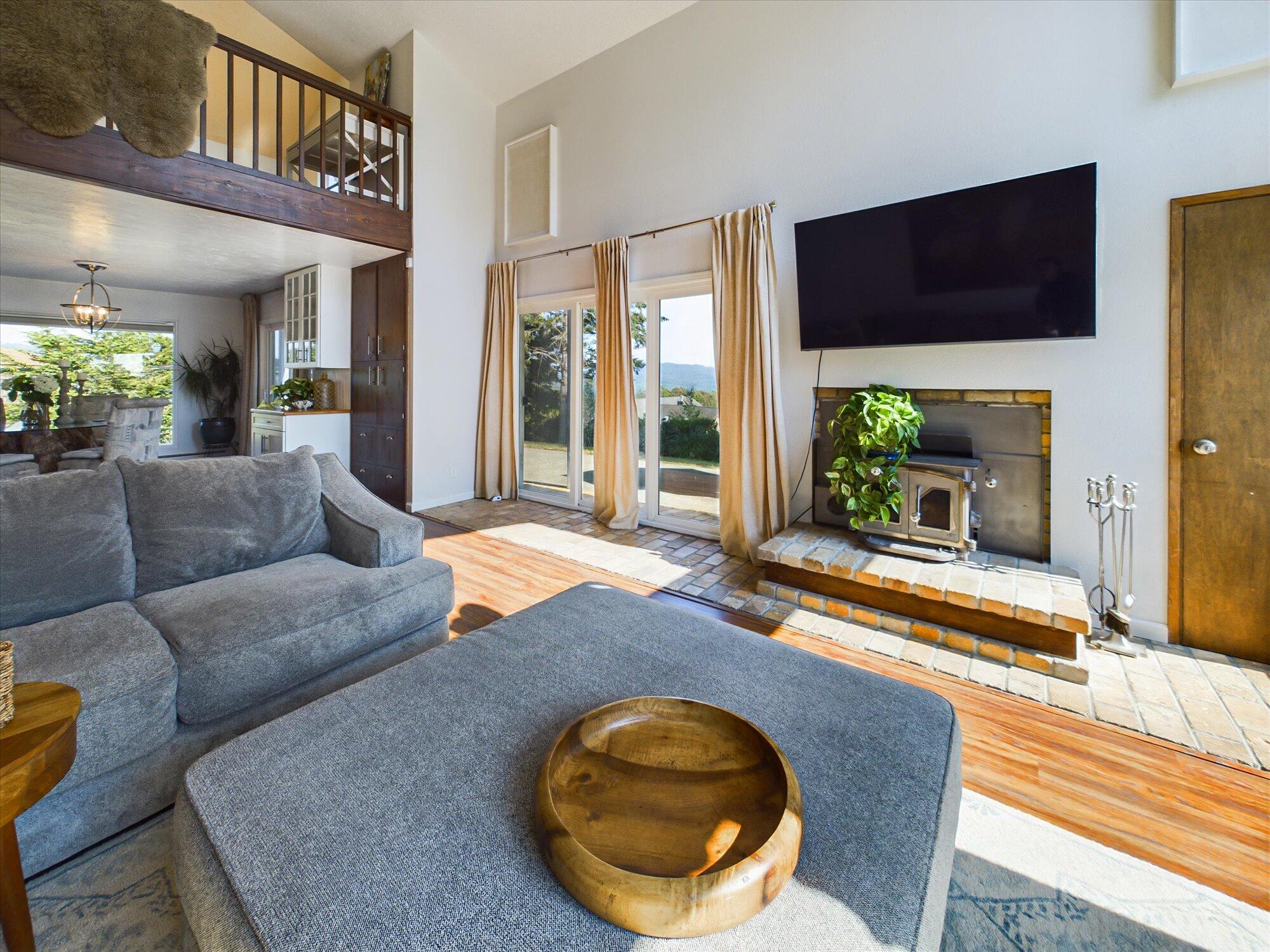1010 Hilltop Lane, McKinleyville