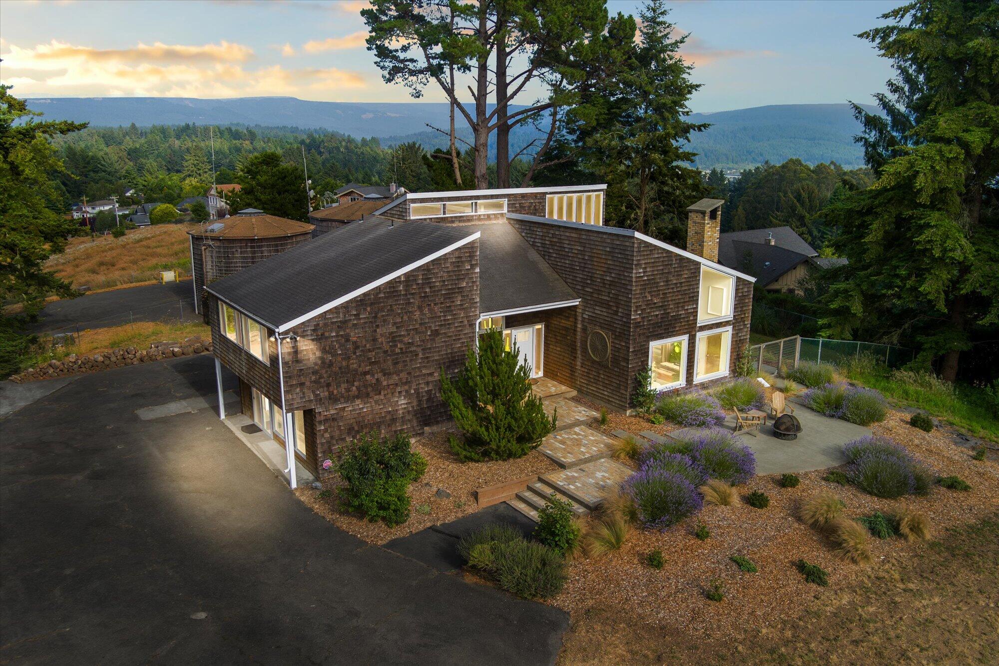 1010 Hilltop Lane, McKinleyville