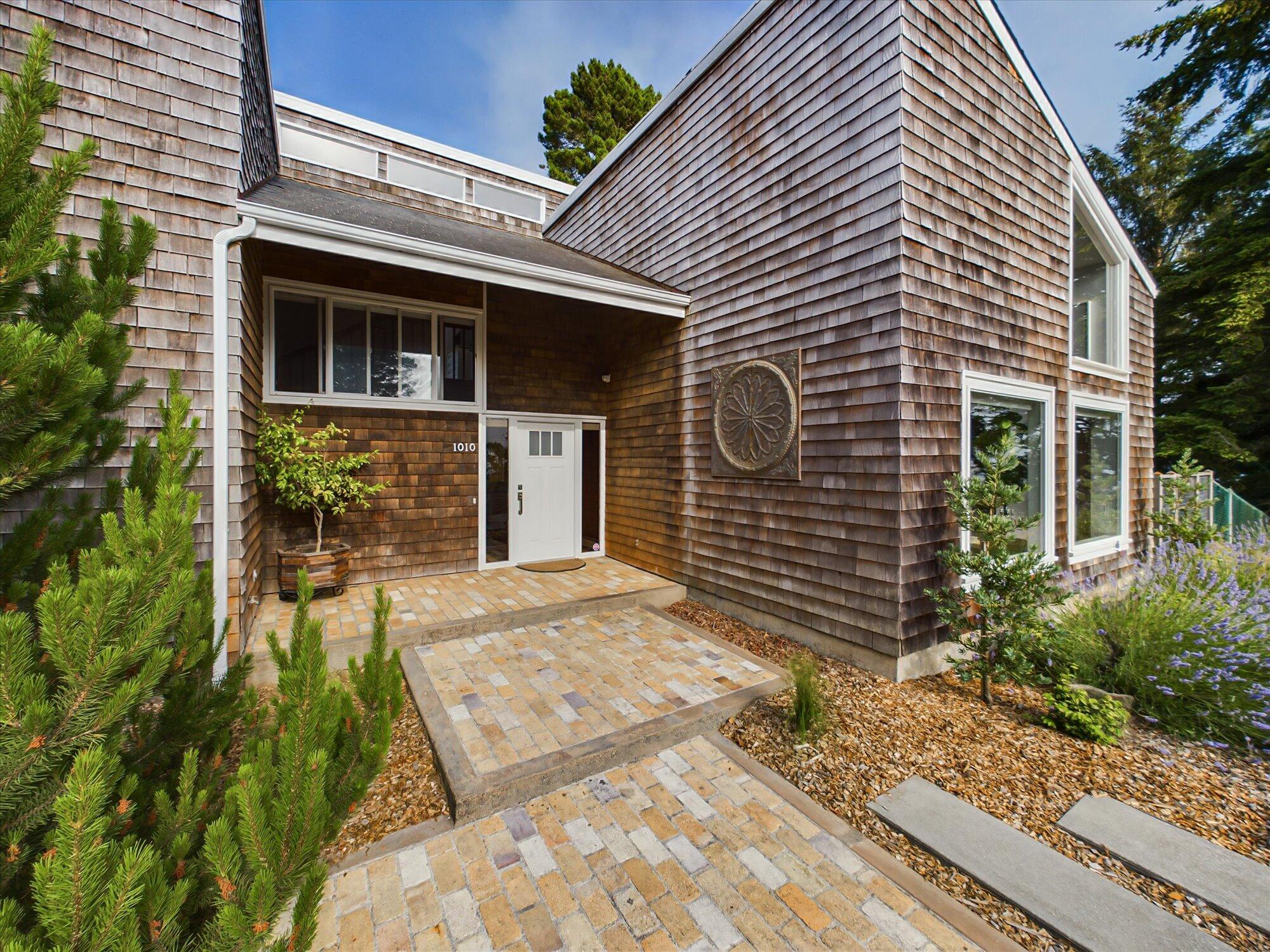 1010 Hilltop Lane, McKinleyville