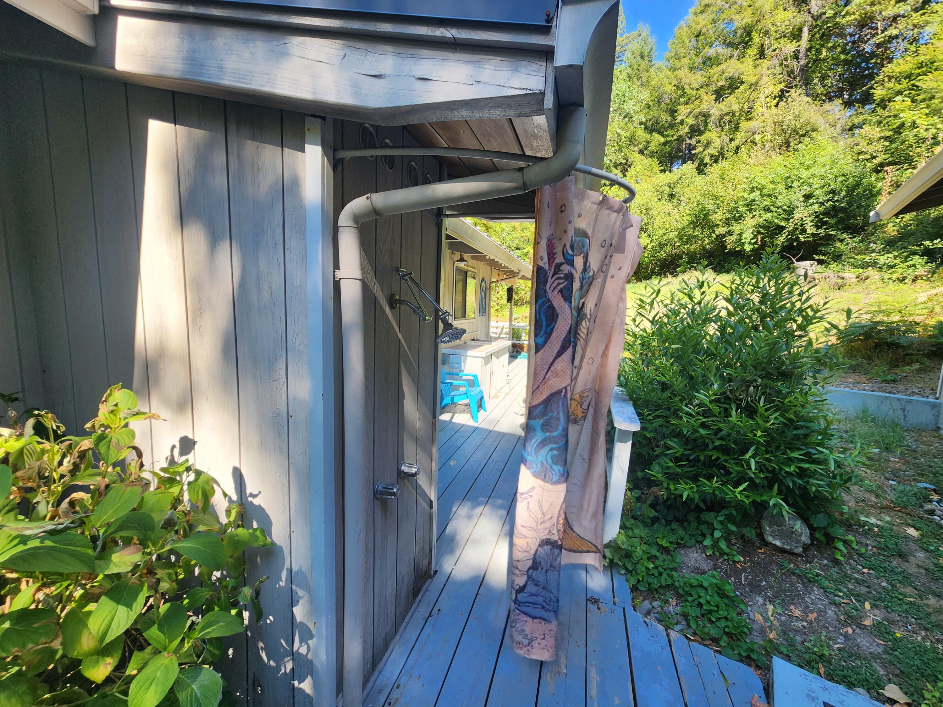 686 Oakridge Drive