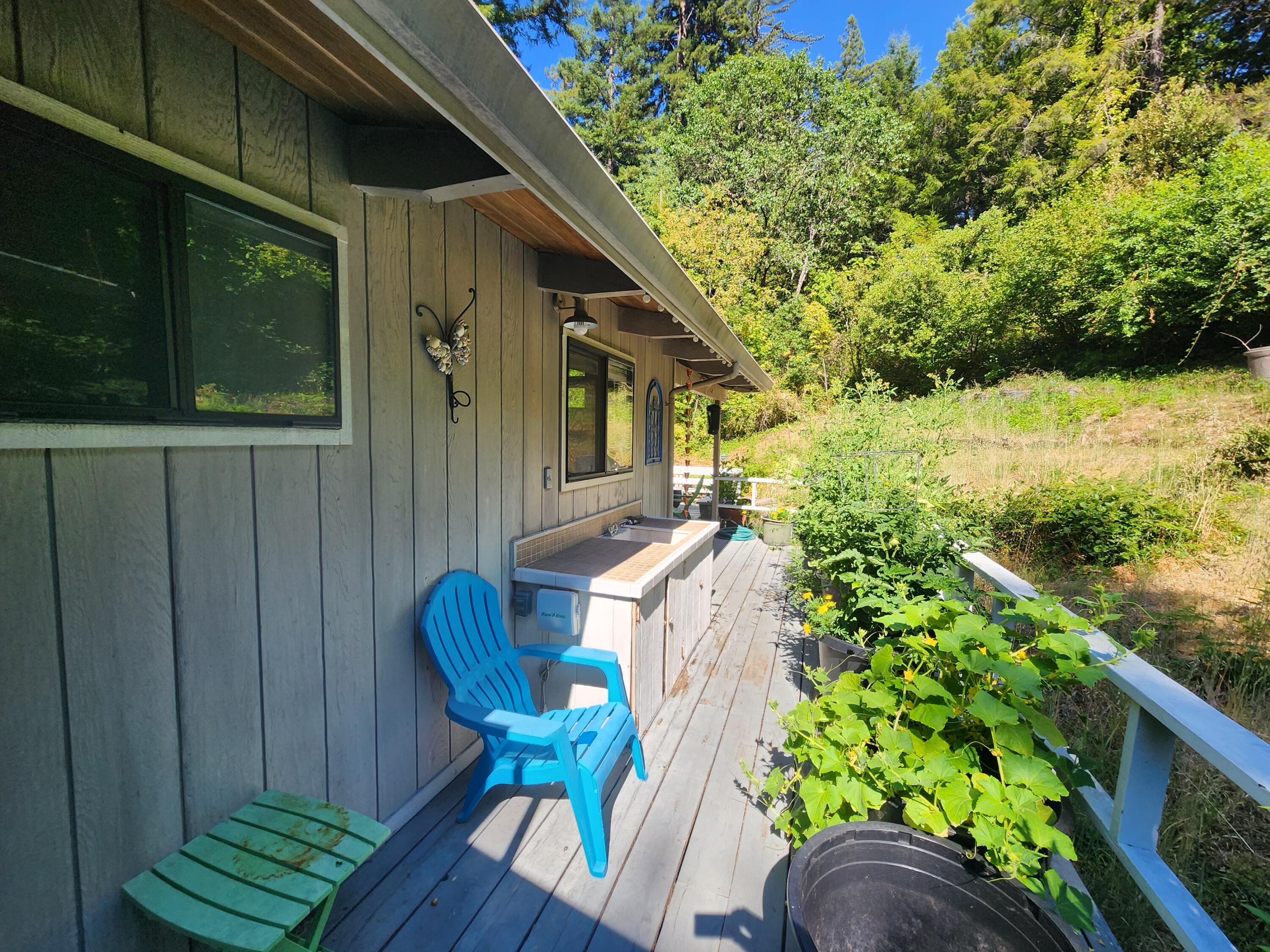 686 Oakridge Drive