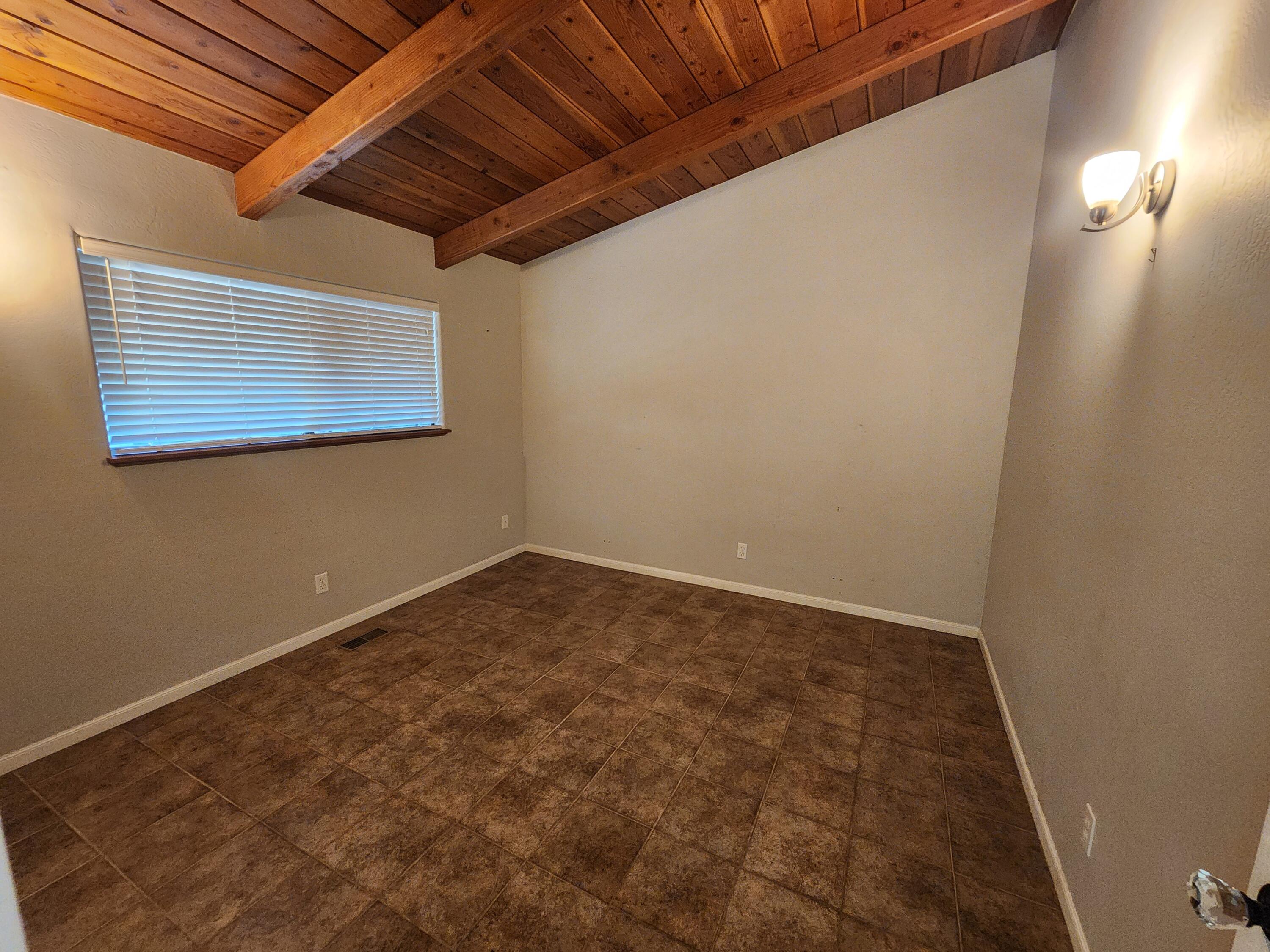 686 Oakridge Drive