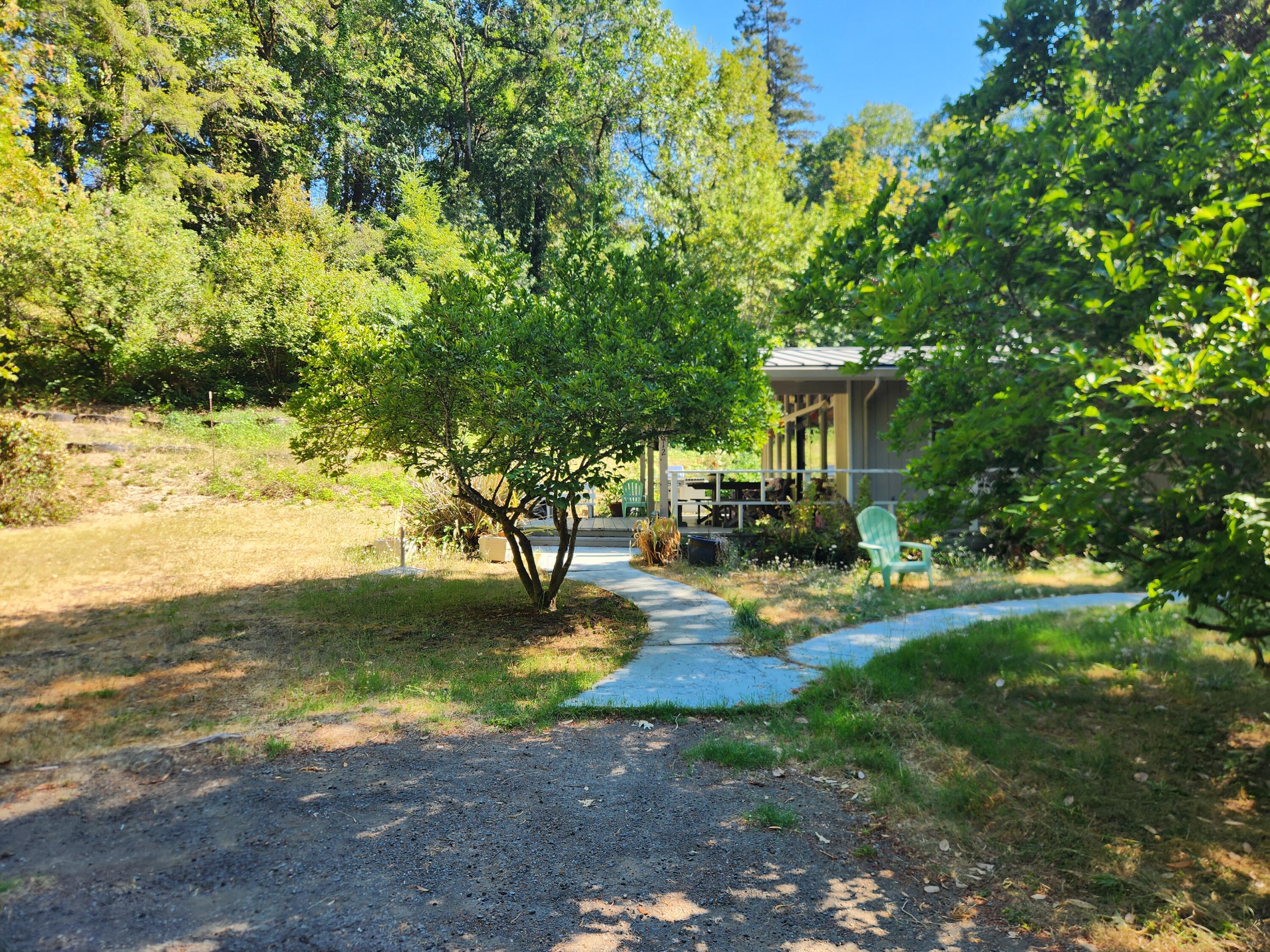 686 Oakridge Drive