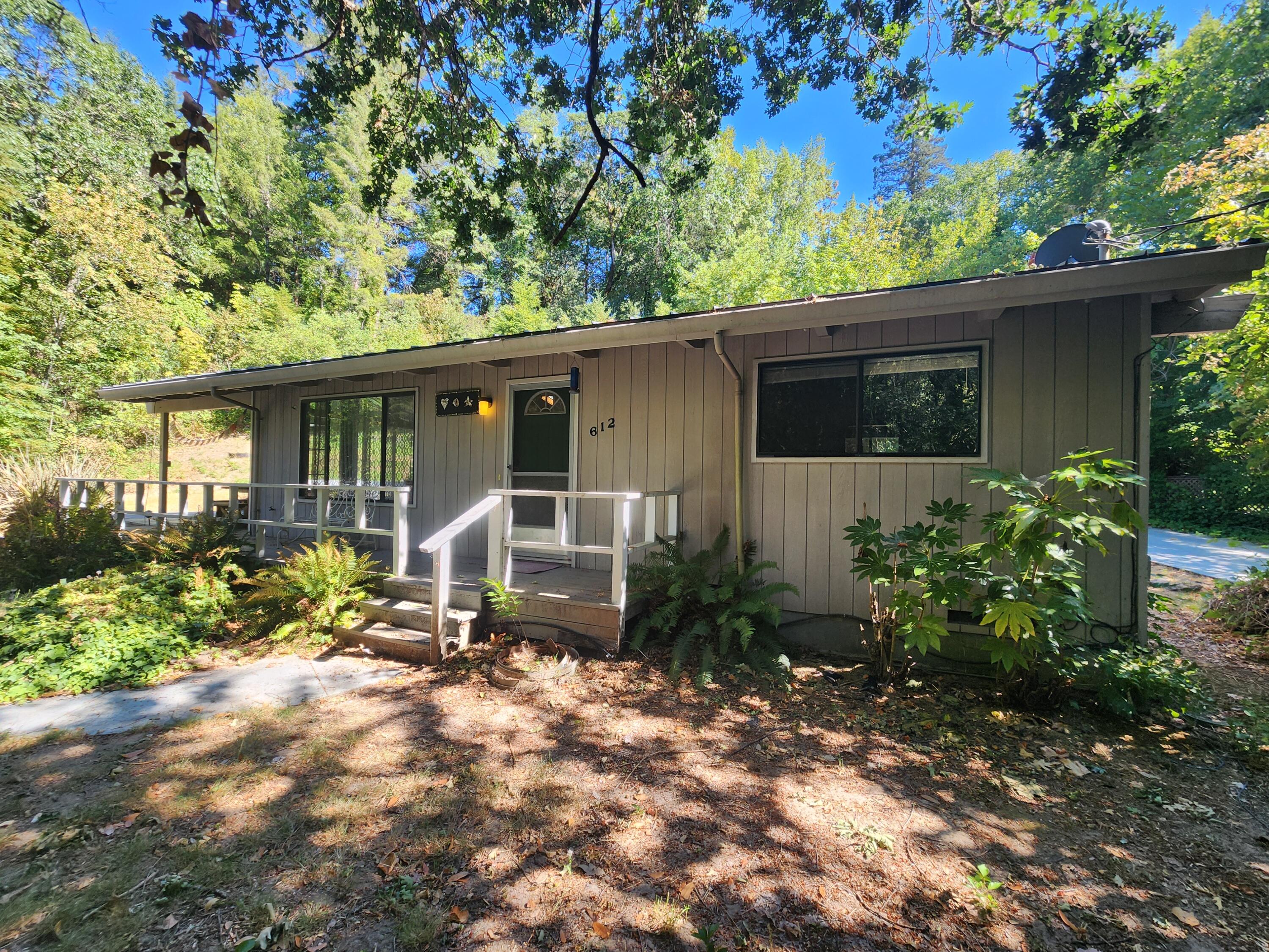 686 Oakridge Drive