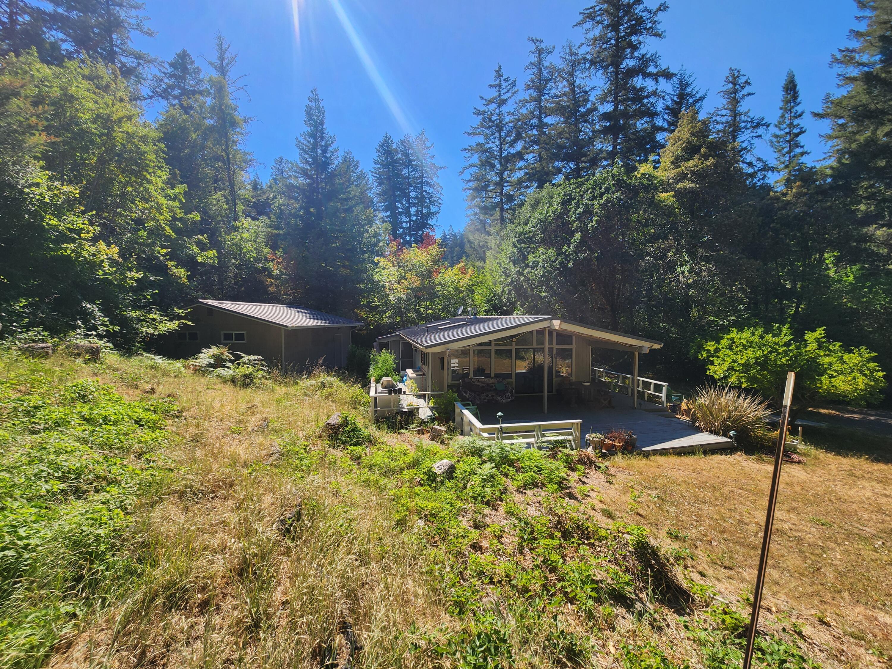 686 Oakridge Drive
