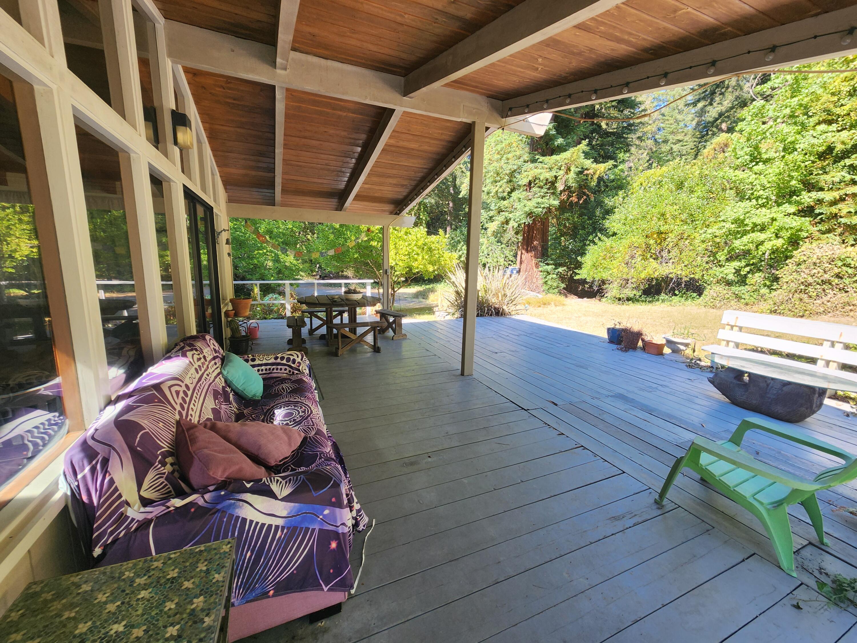 686 Oakridge Drive