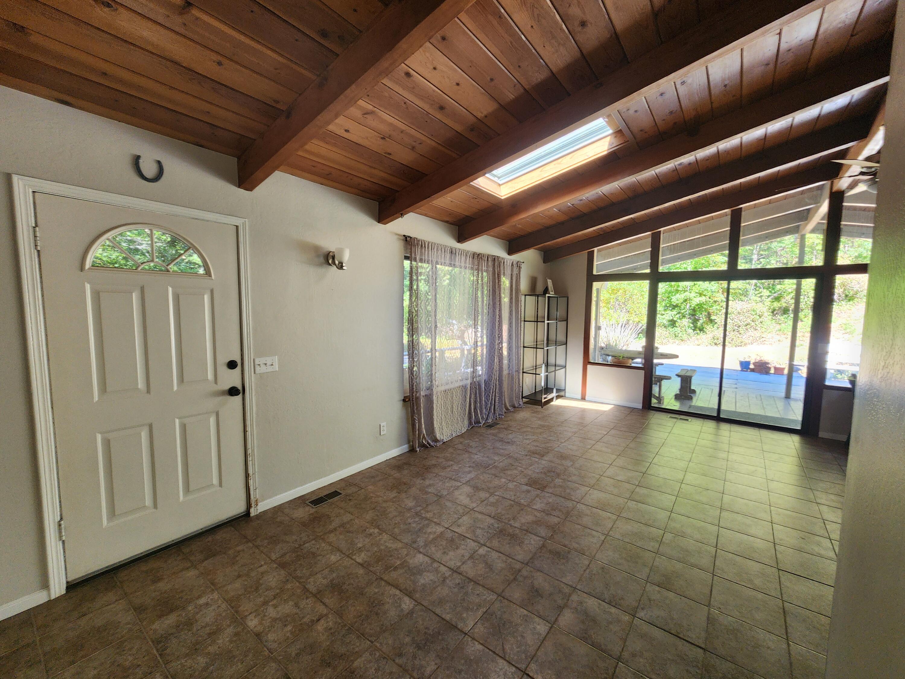 686 Oakridge Drive