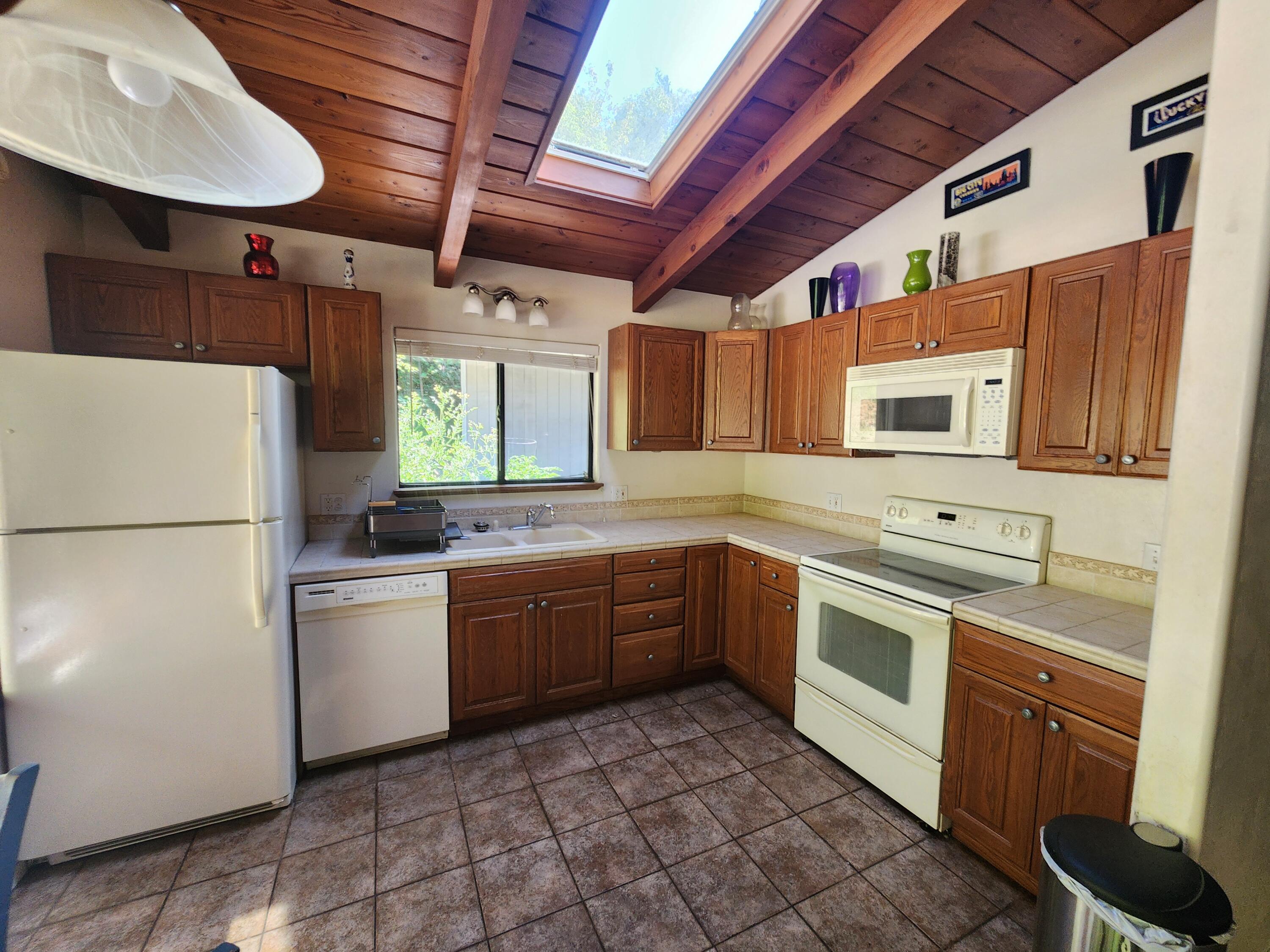 686 Oakridge Drive