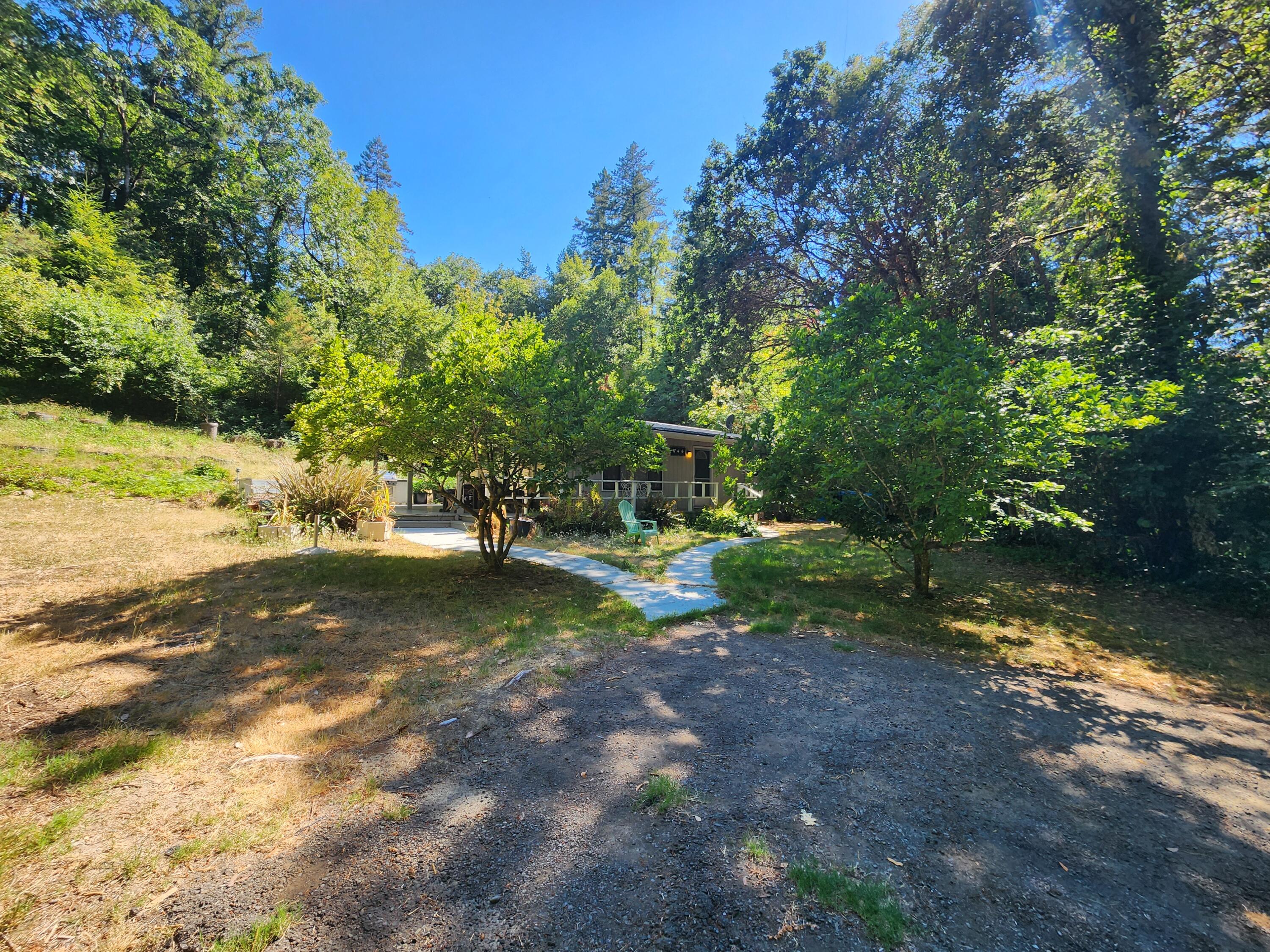686 Oakridge Drive