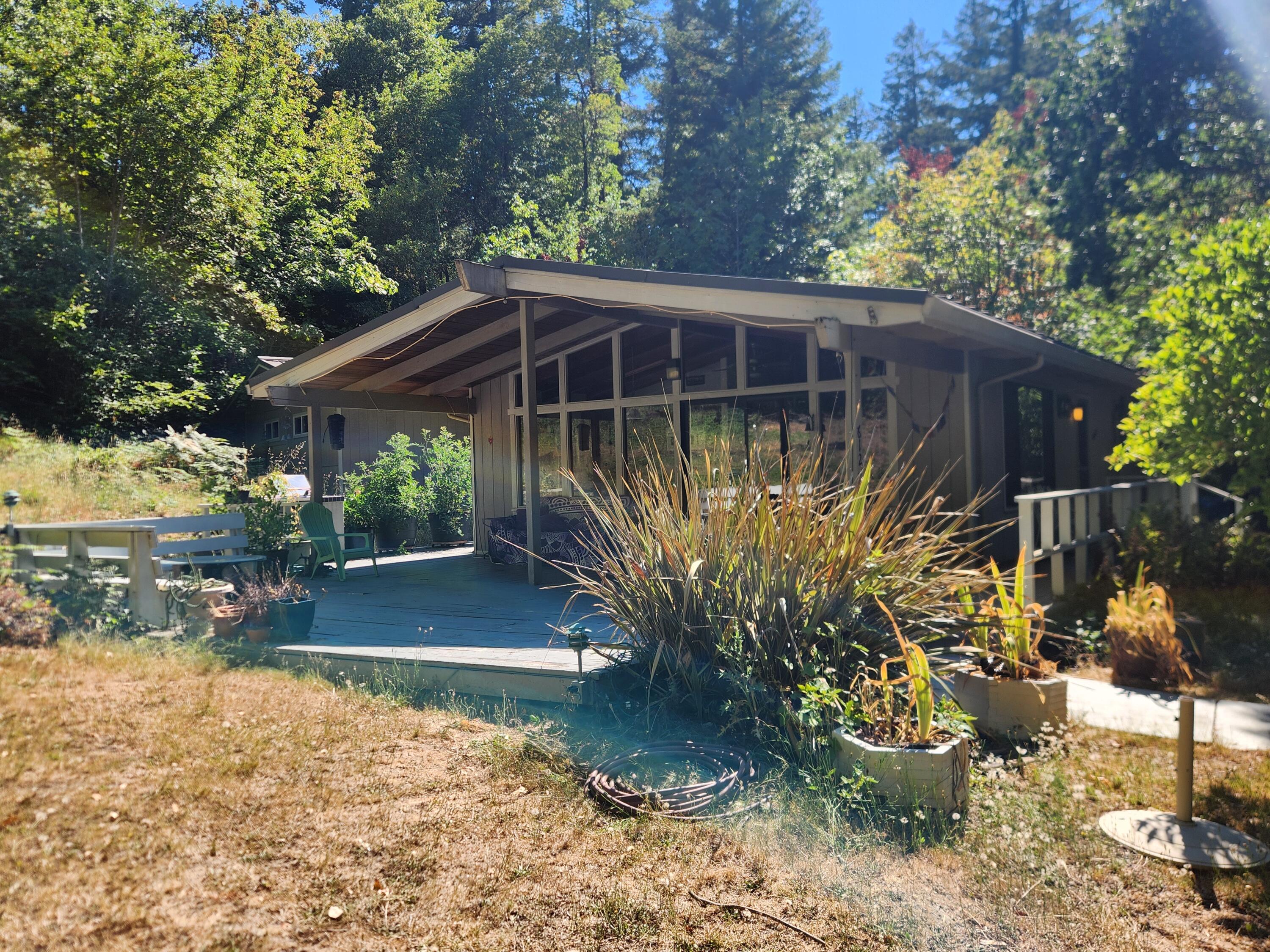 686 Oakridge Drive