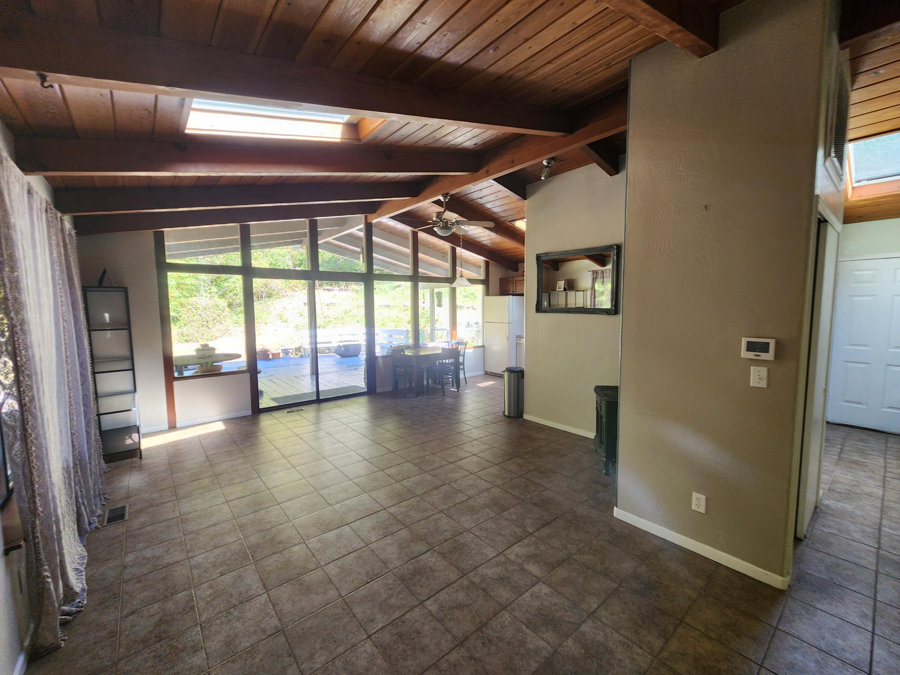686 Oakridge Drive