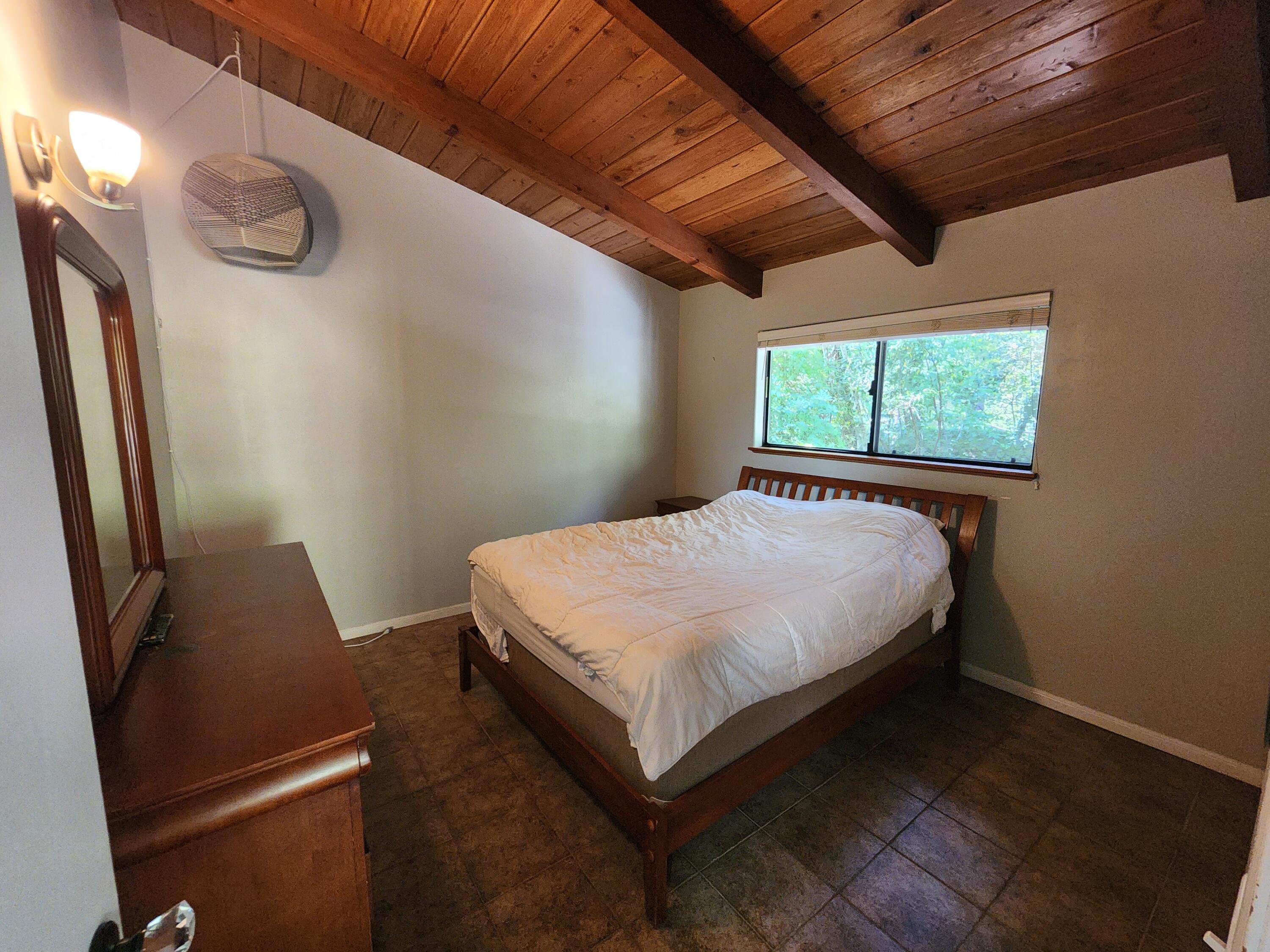 686 Oakridge Drive