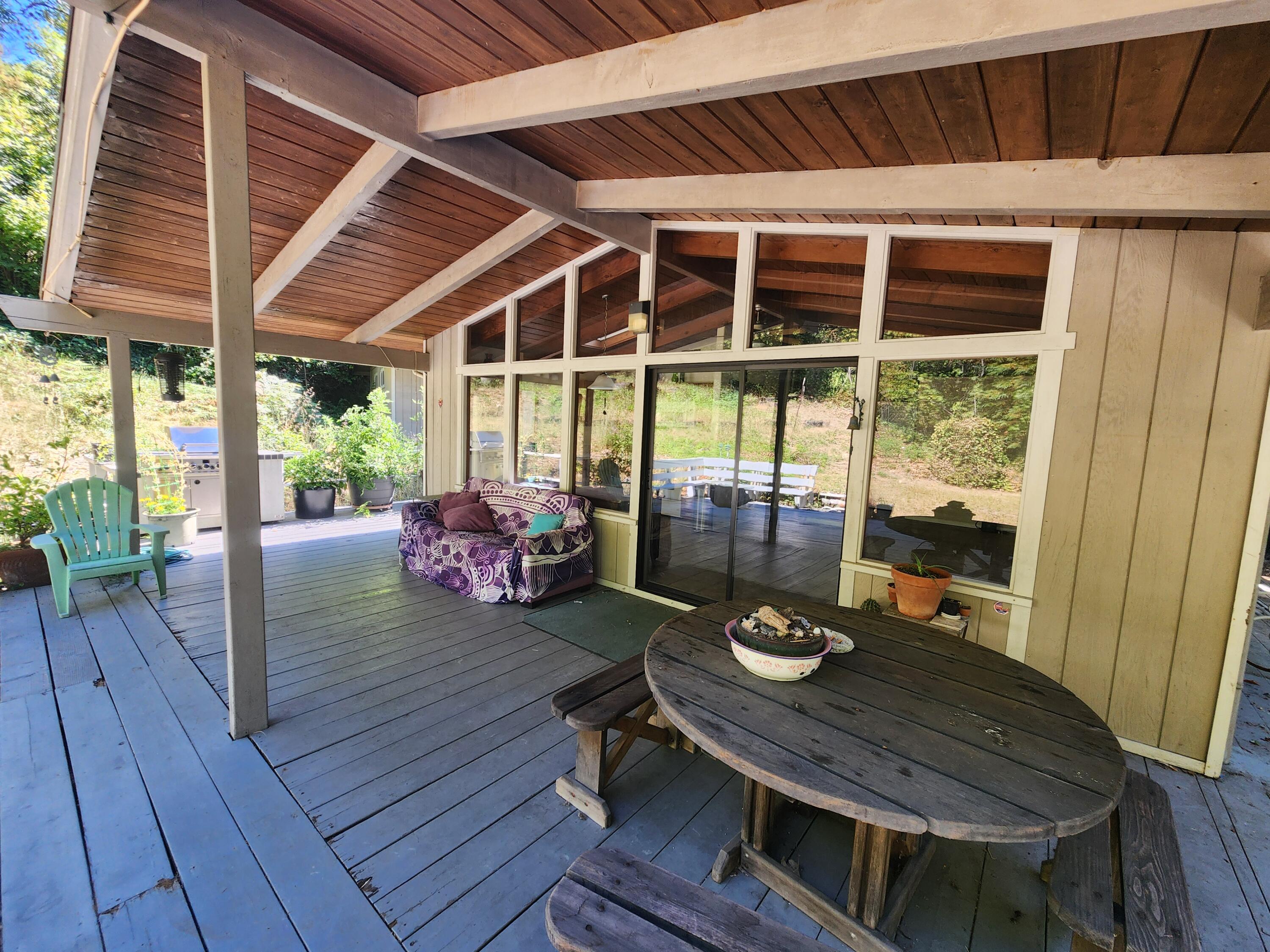 686 Oakridge Drive
