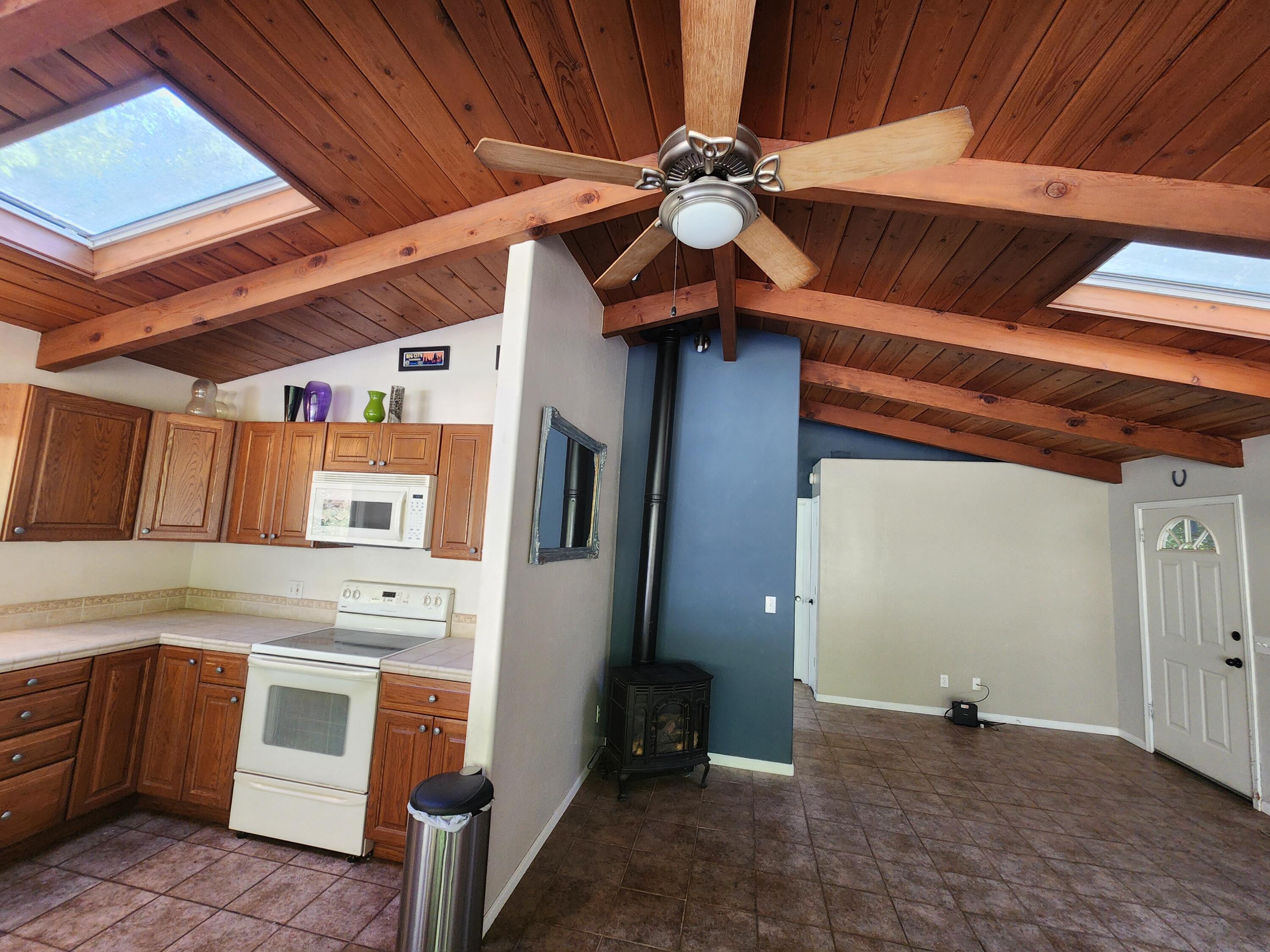 686 Oakridge Drive