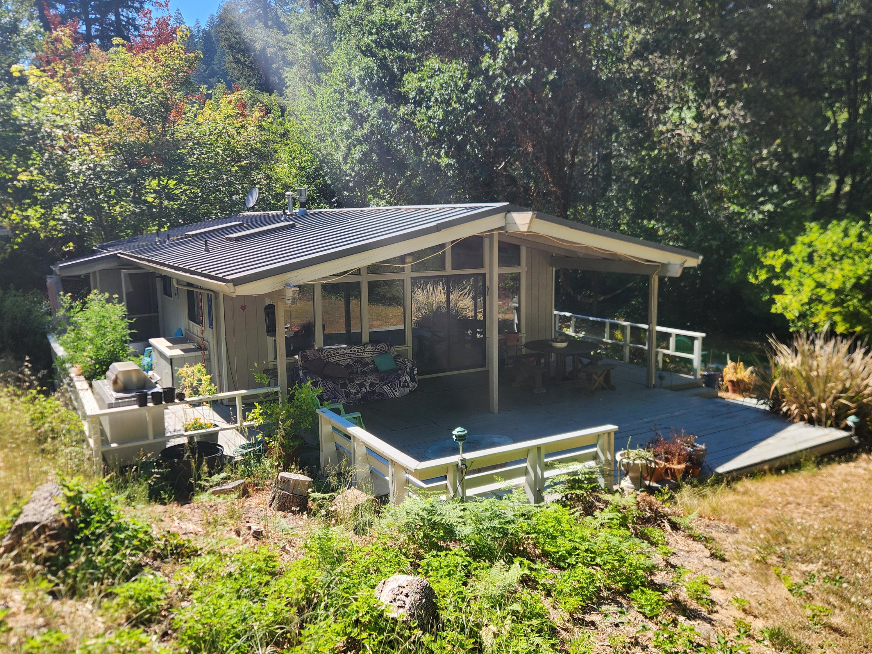 686 Oakridge Drive