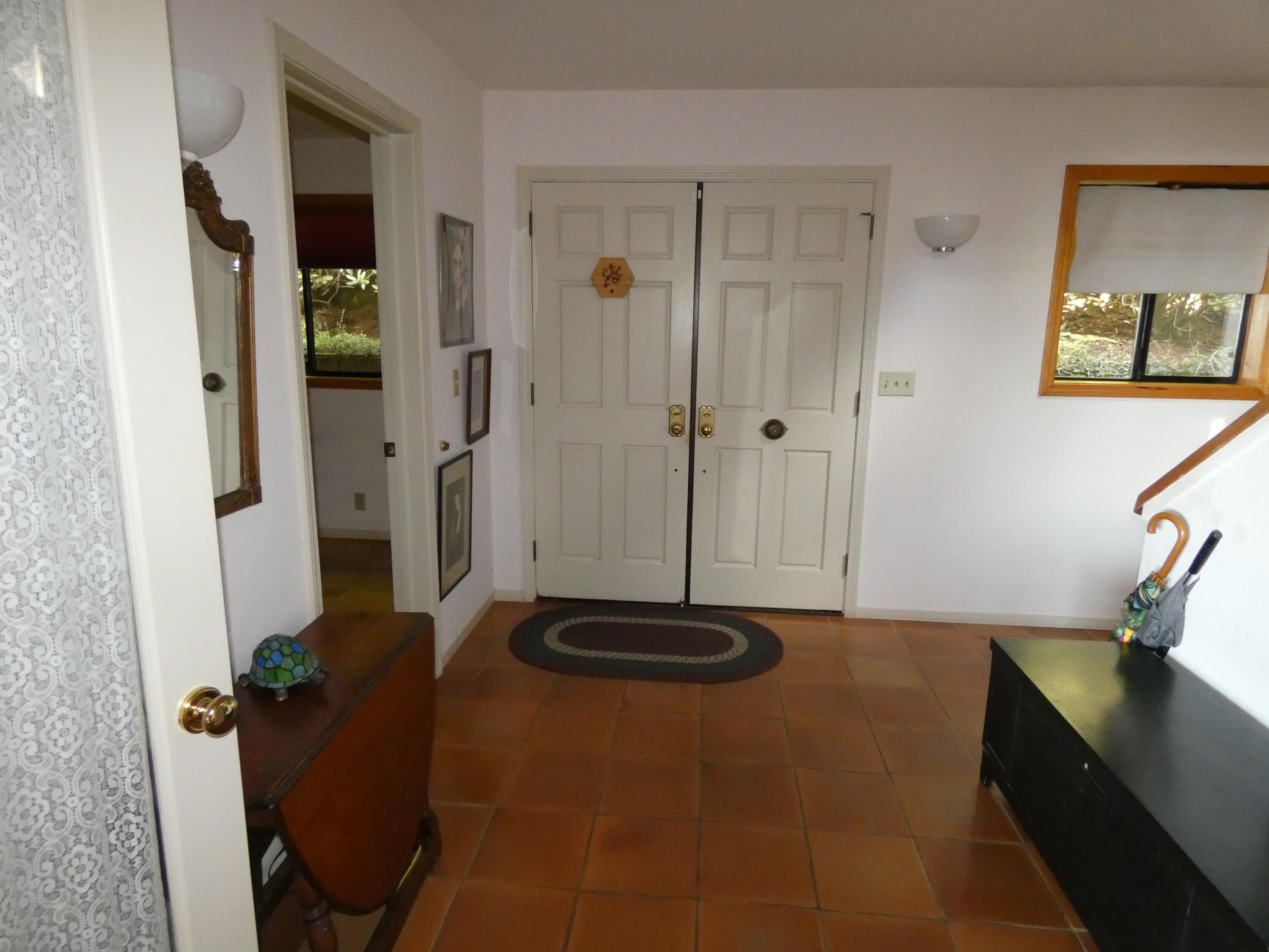 799 Crestwood Drive