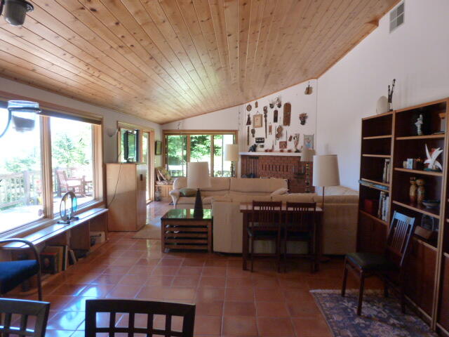 799 Crestwood Drive
