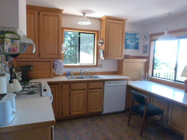 799 Crestwood Drive
