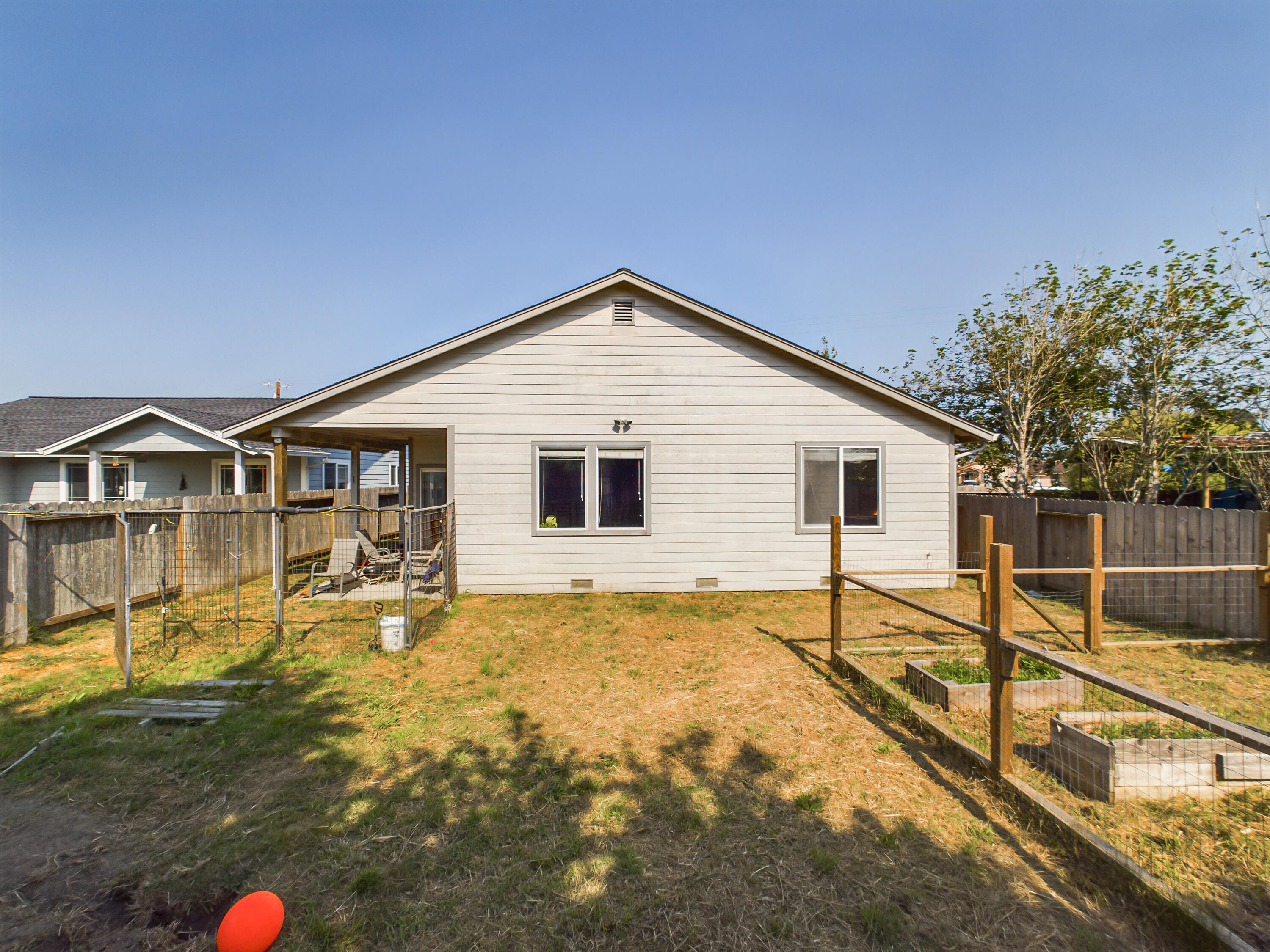 1833 Peninsula Drive