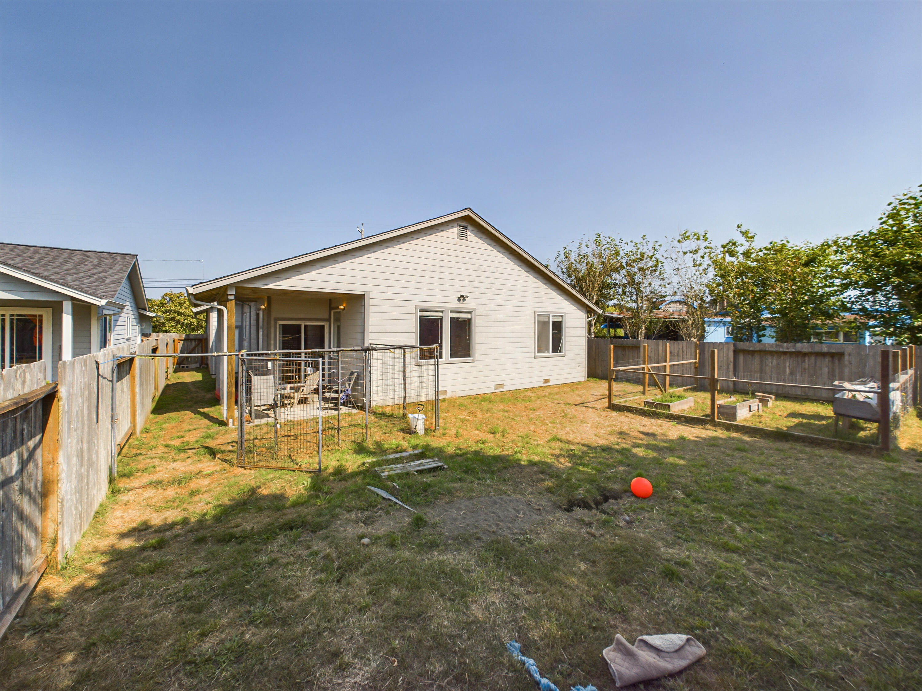 1833 Peninsula Drive