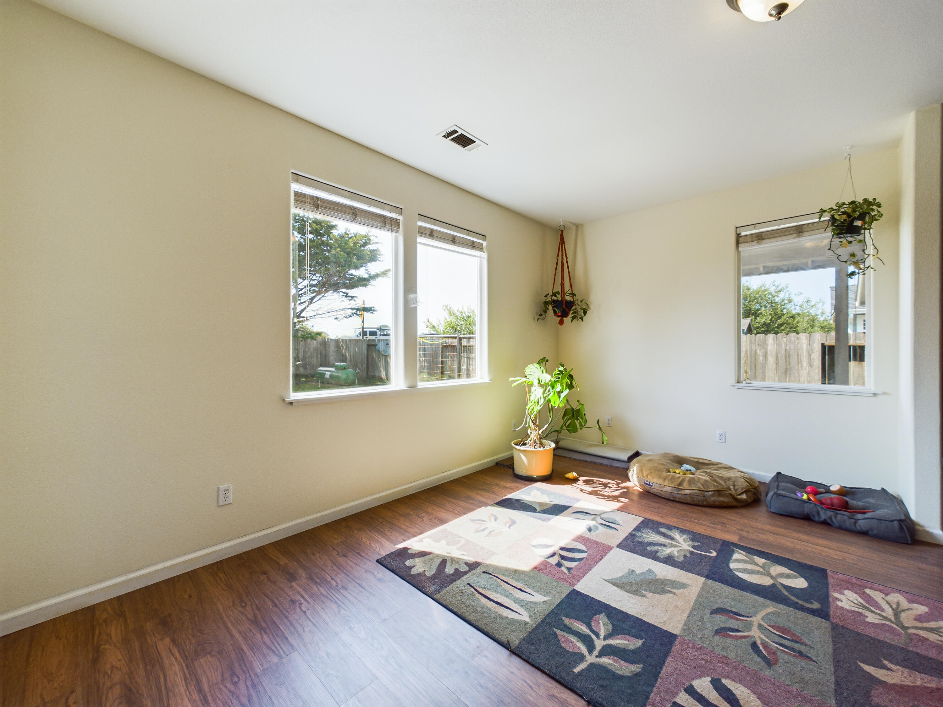 1833 Peninsula Drive