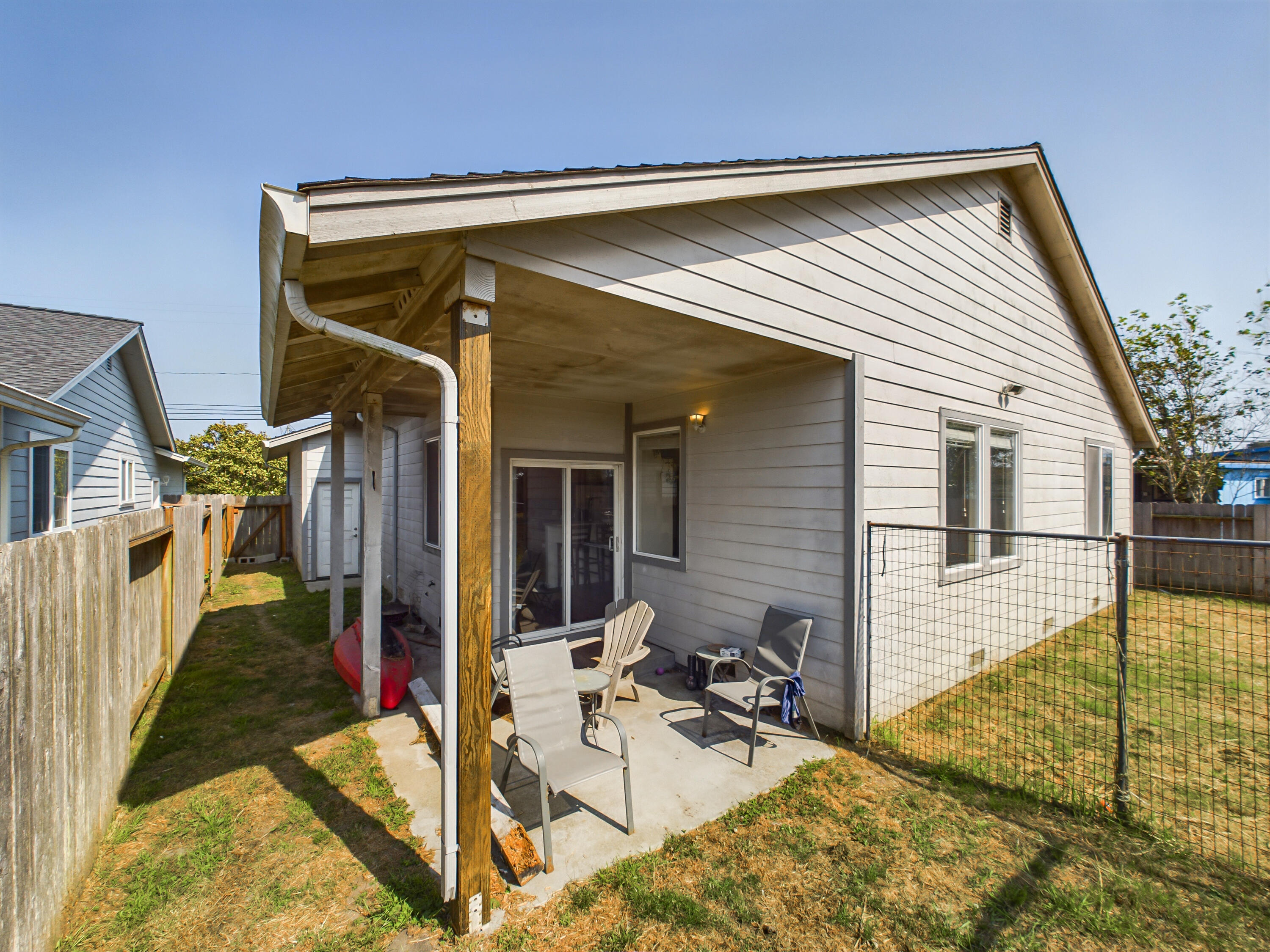 1833 Peninsula Drive