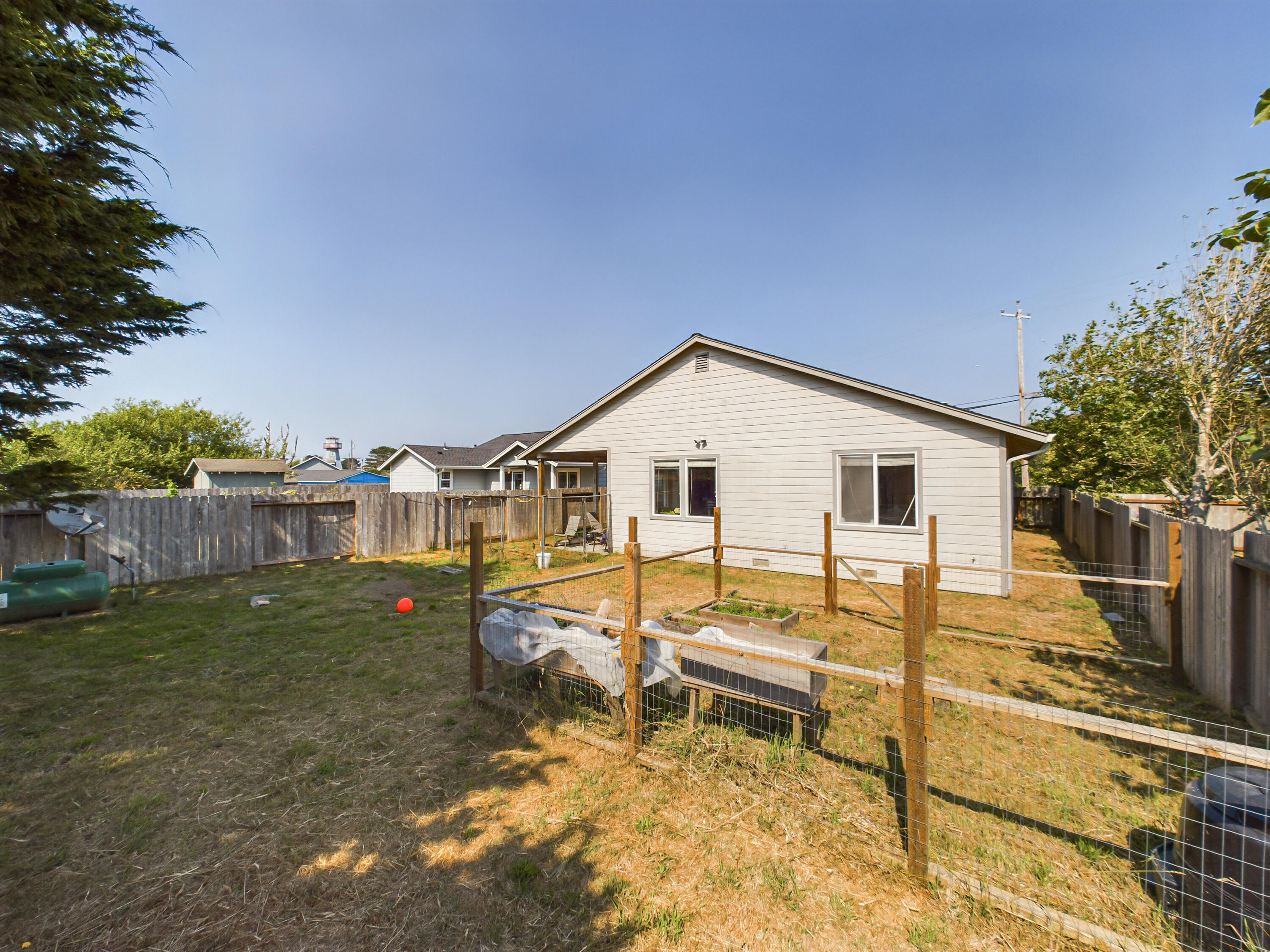 1833 Peninsula Drive