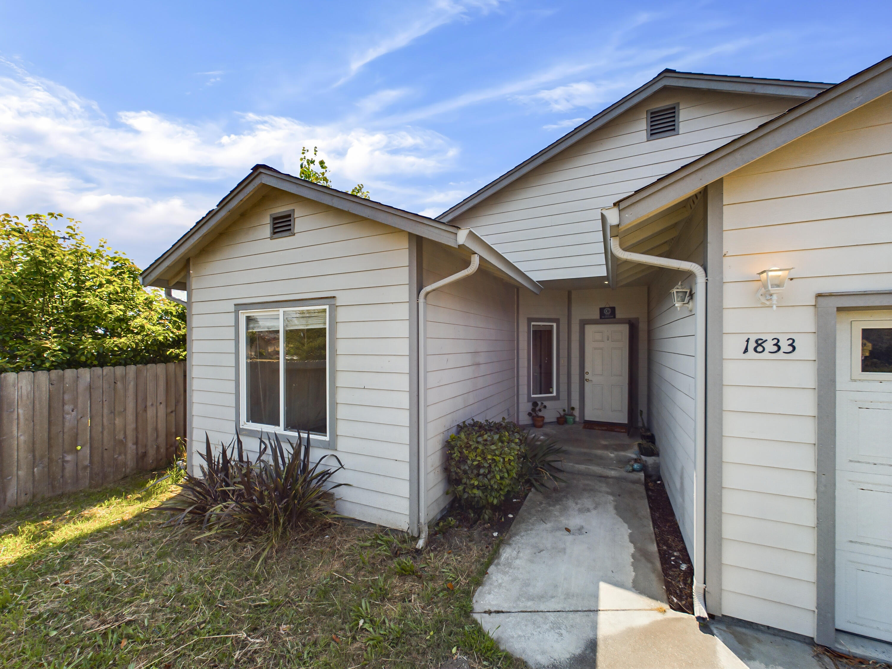 1833 Peninsula Drive
