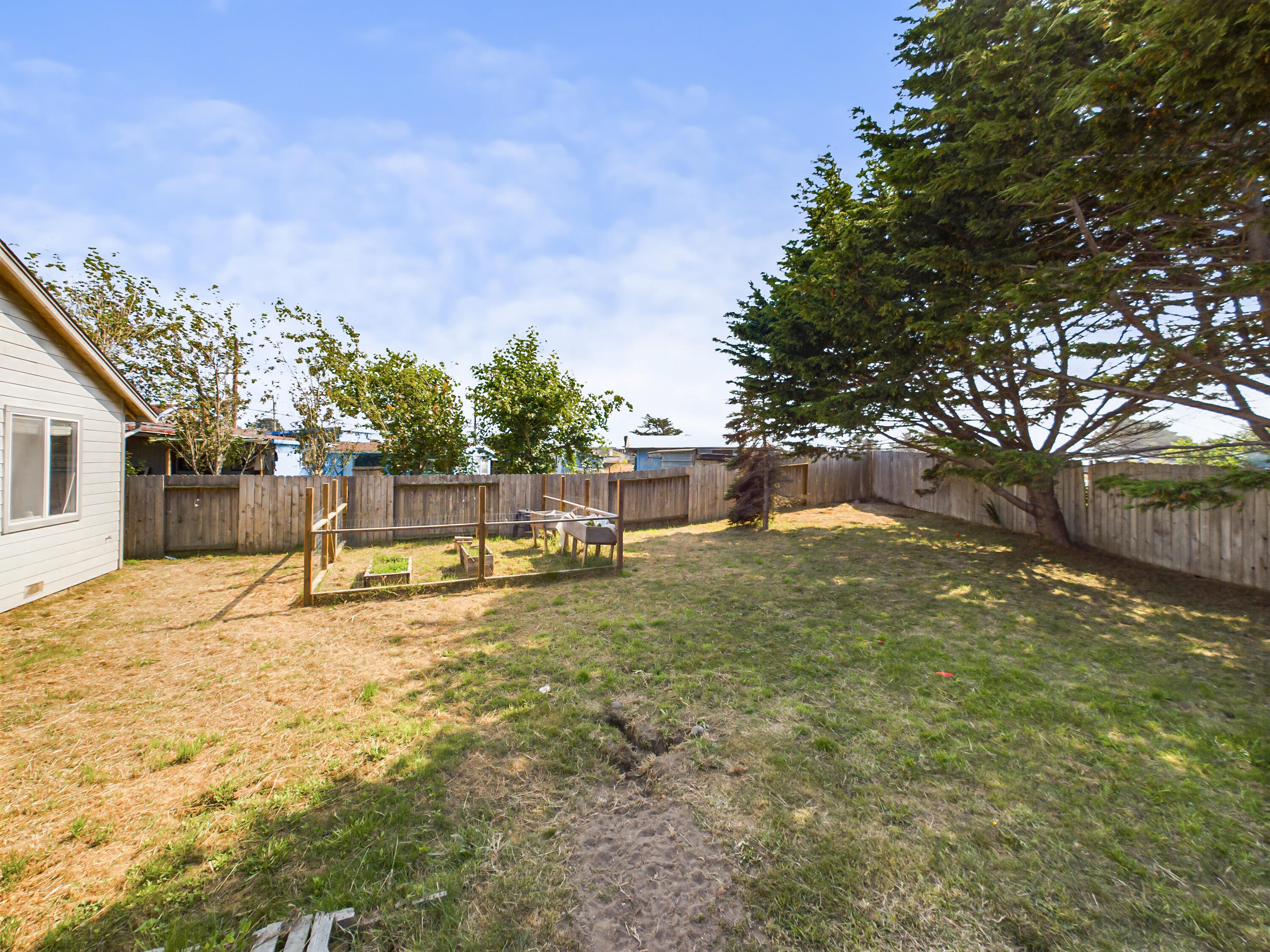 1833 Peninsula Drive