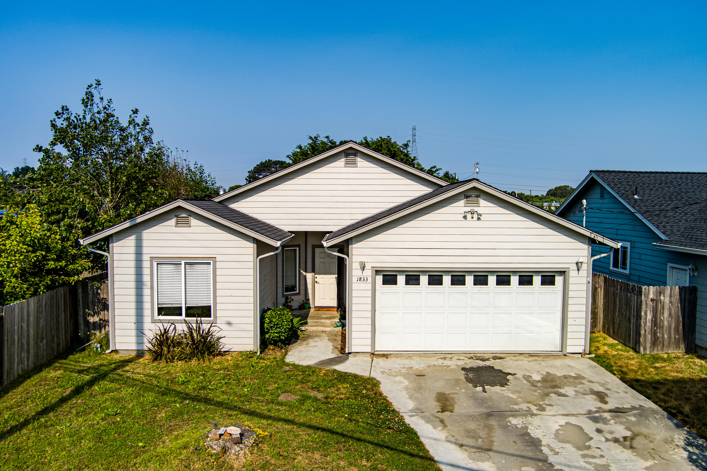 1833 Peninsula Drive