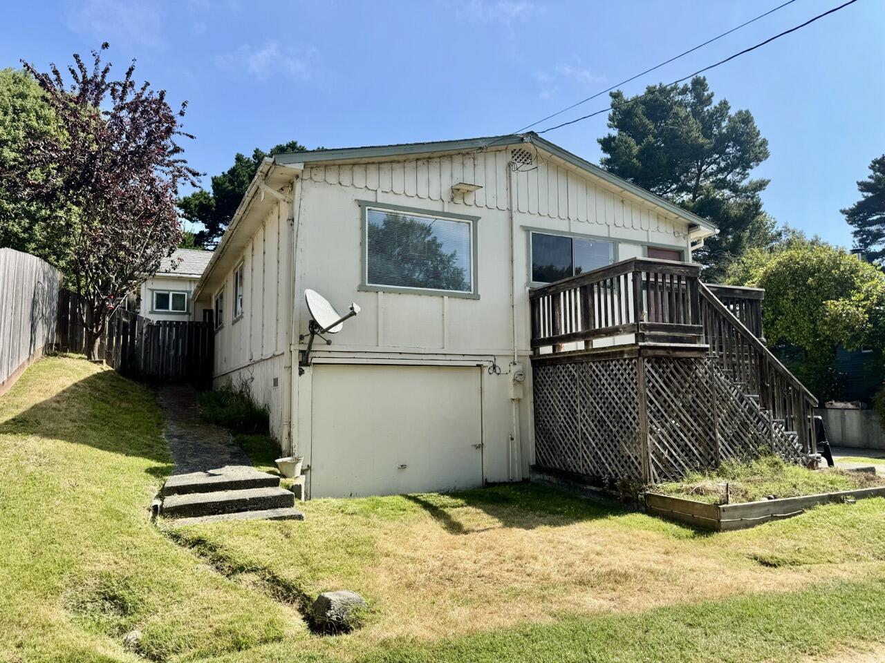 899 Fernbridge Drive