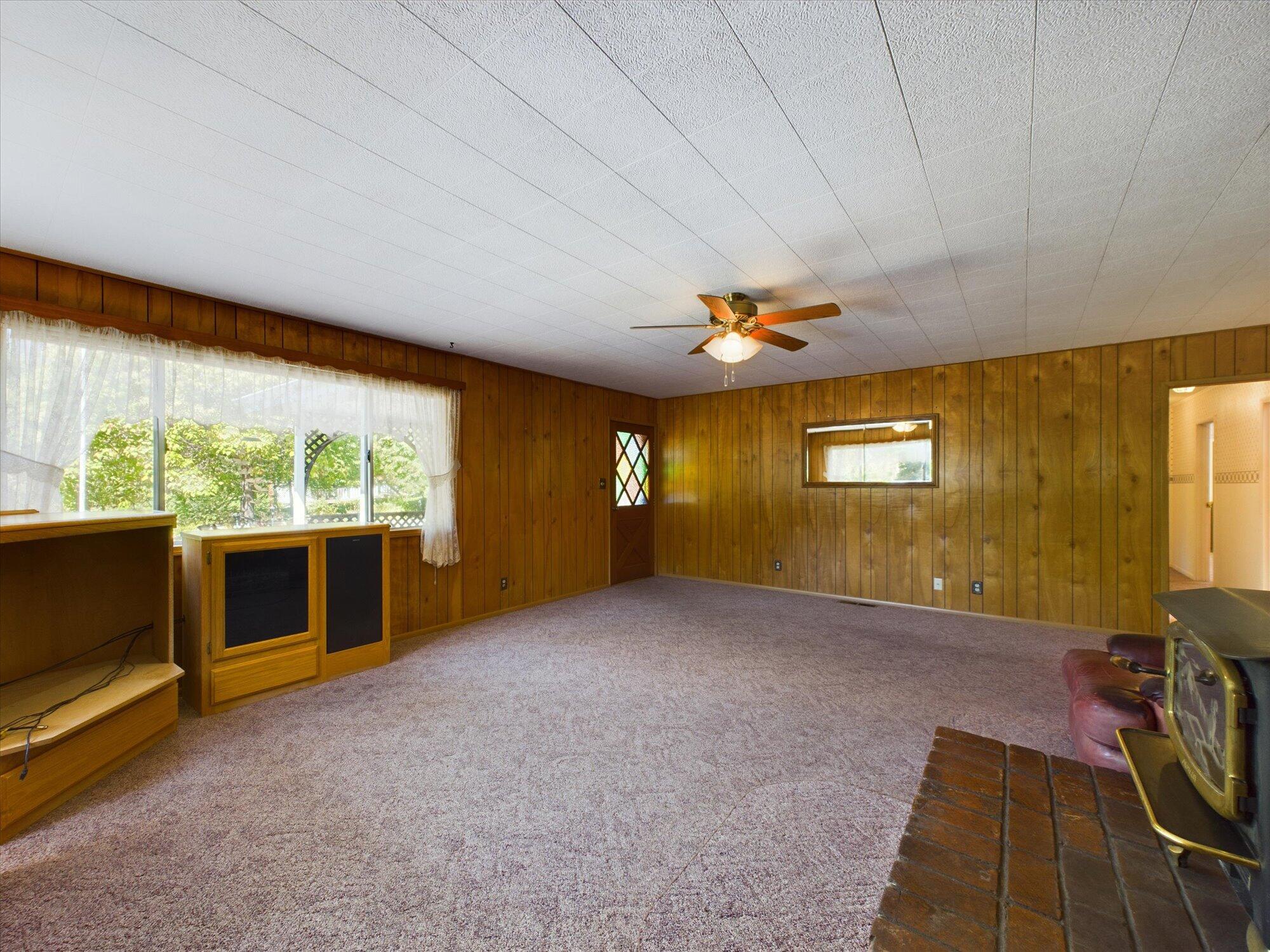 1860 Salyer Loop Road